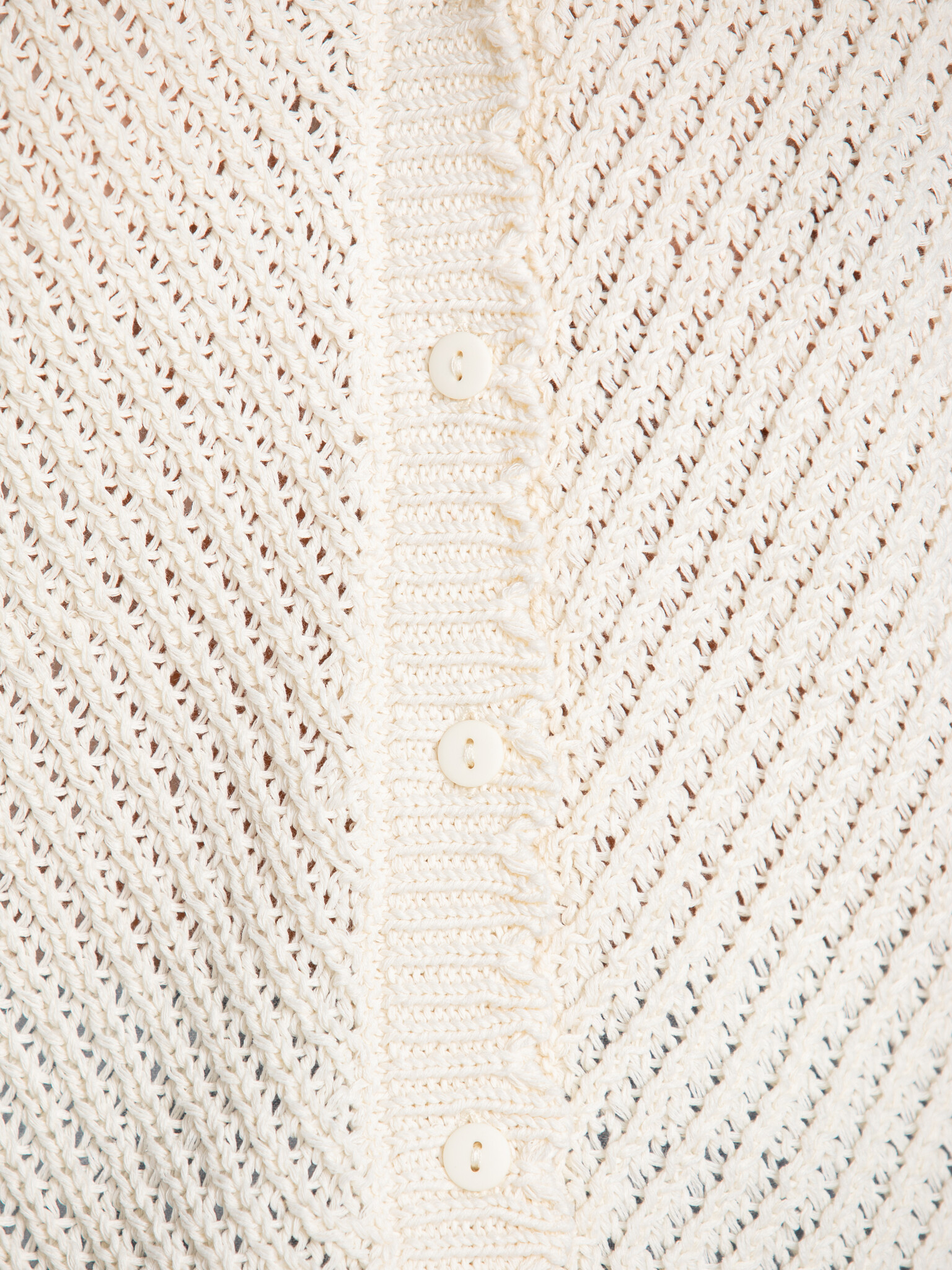 MBYM knitted top Maisa Eloven 6. Delicate knits. This knitted top with an openwork structure and V-neck radiates pure sof...