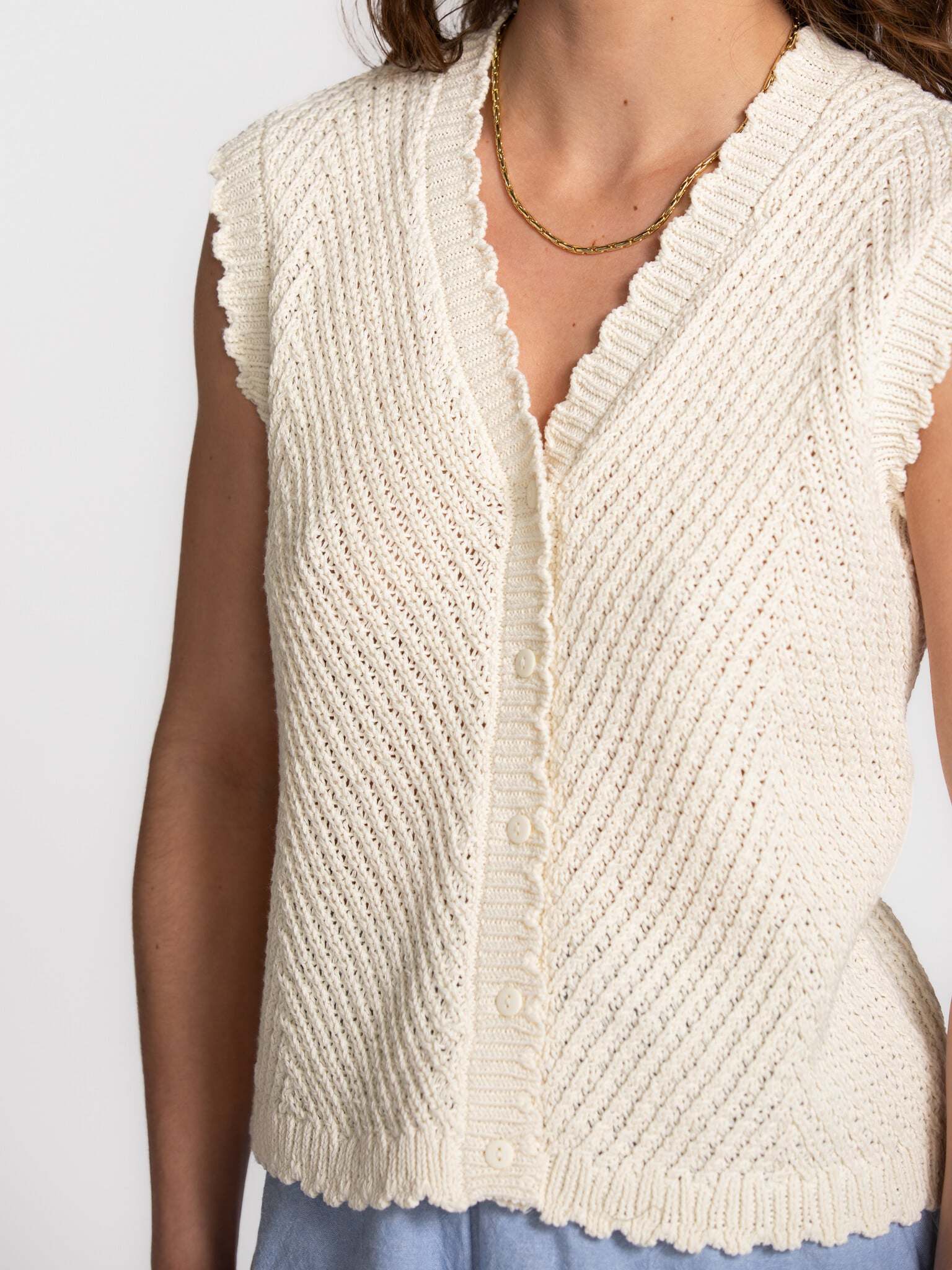 MBYM knitted top Maisa Eloven 4. Delicate knits. This knitted top with an openwork structure and V-neck radiates pure sof...