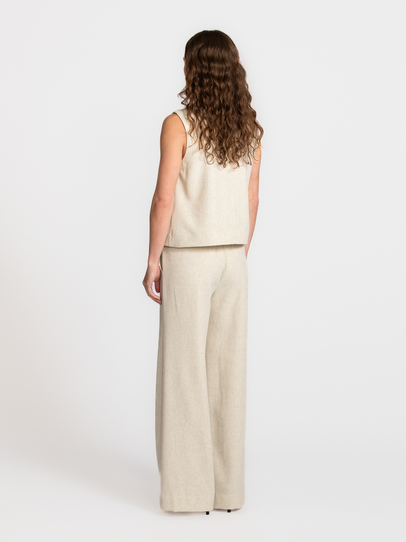 MBYM sleeveless top Tytus Morella 5. Soft to the touch with a flattering fit. The sleeveless cut and subtle texture add j...