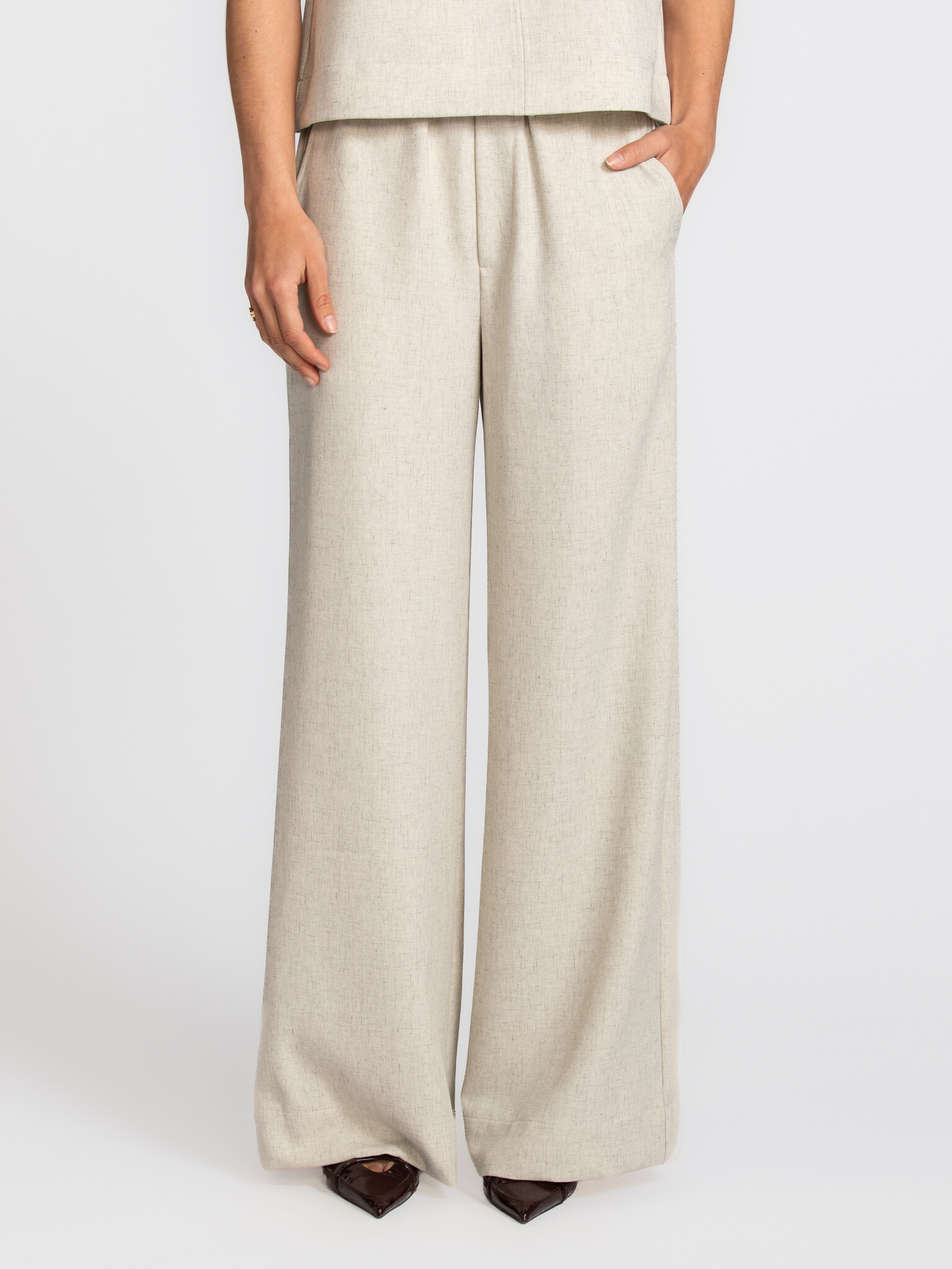 MBYM wide leg trousers Asaka Morella 1. A relaxed fit that feels right from the start. The wide cut offers space and comf...