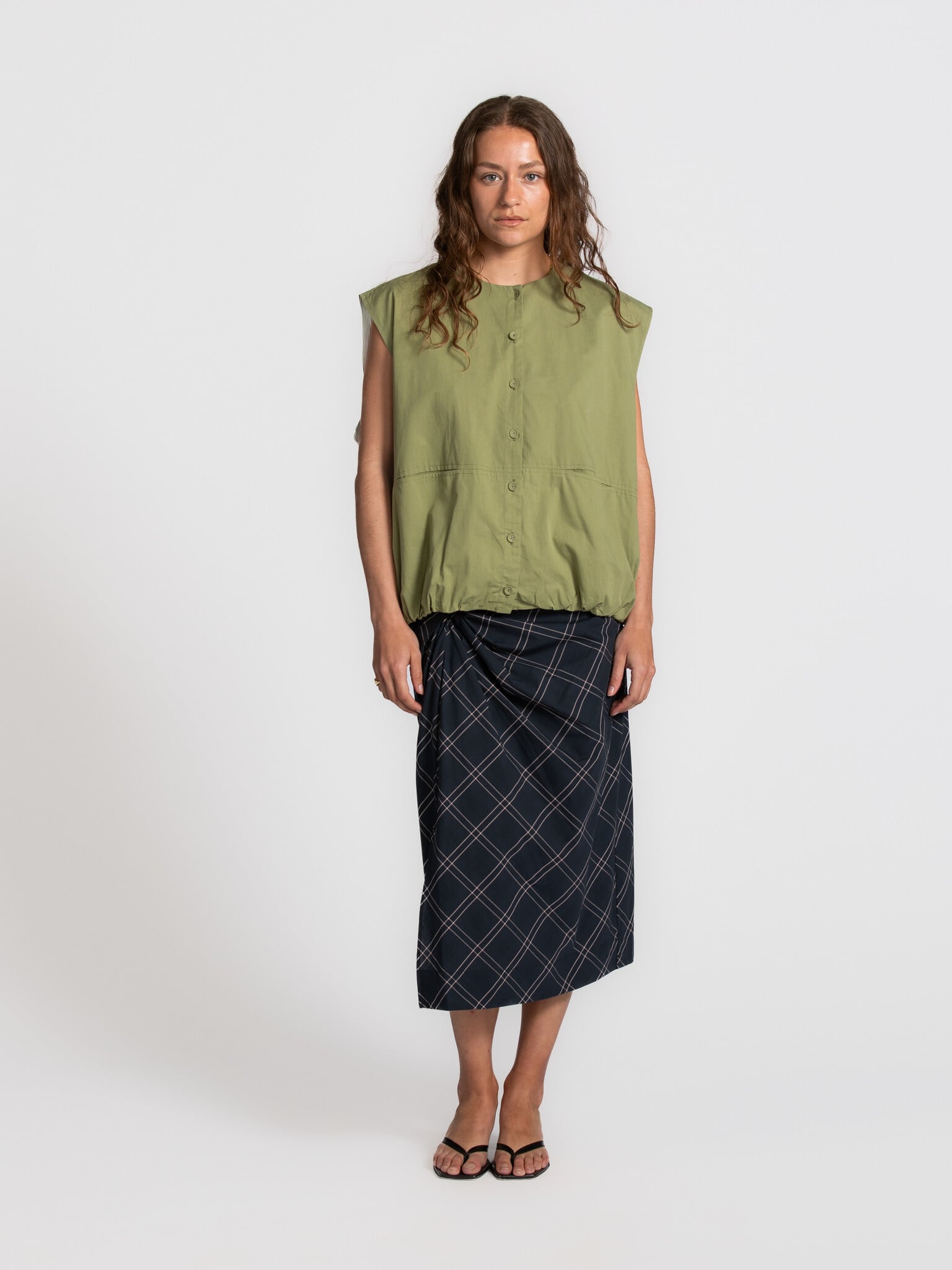 Selected twist midi skirt Delia 3. A midi skirt where simplicity and detail meet, with a twist at the side that adds move...