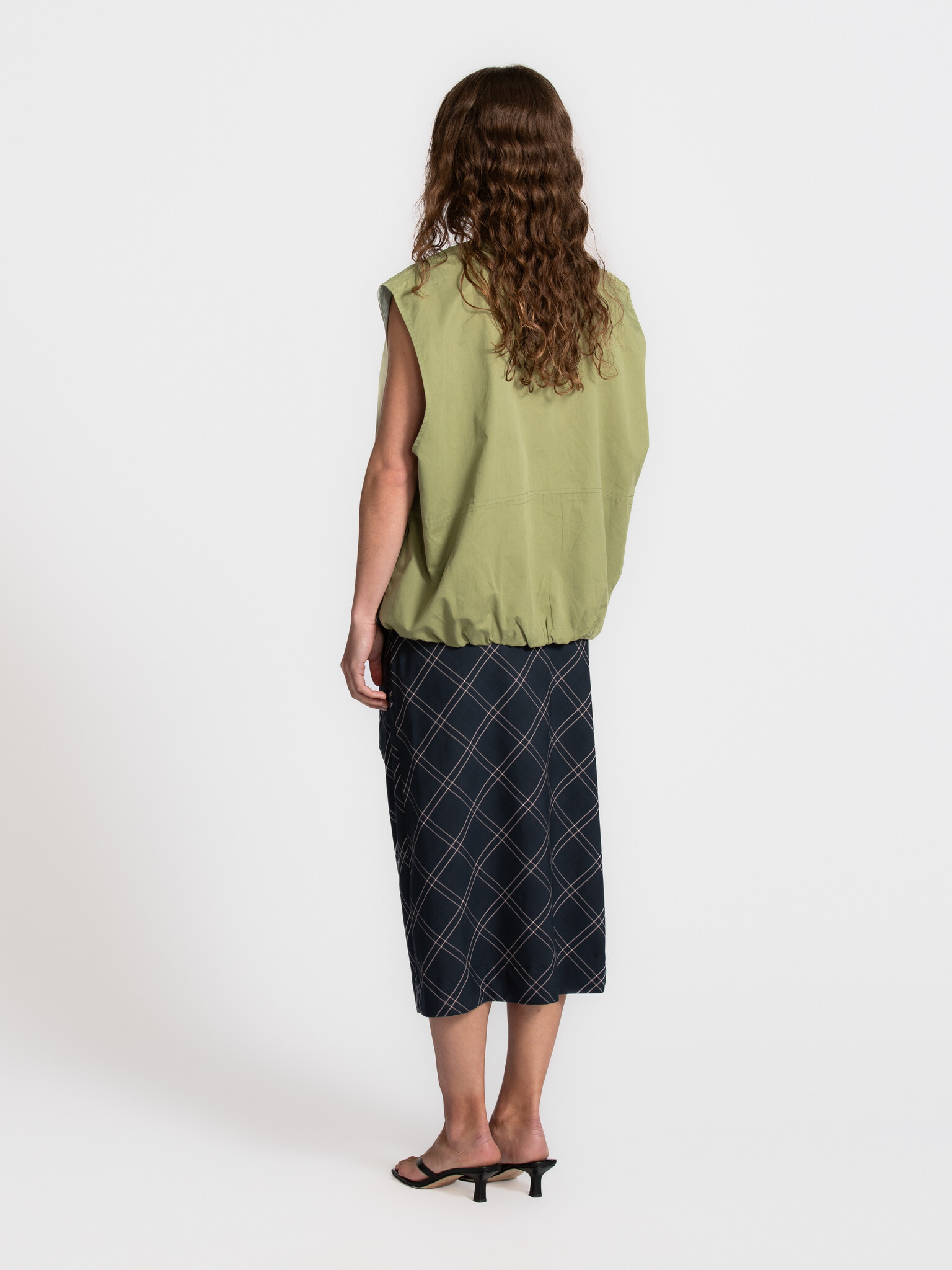 Selected twist midi skirt Delia 5. A midi skirt where simplicity and detail meet, with a twist at the side that adds move...