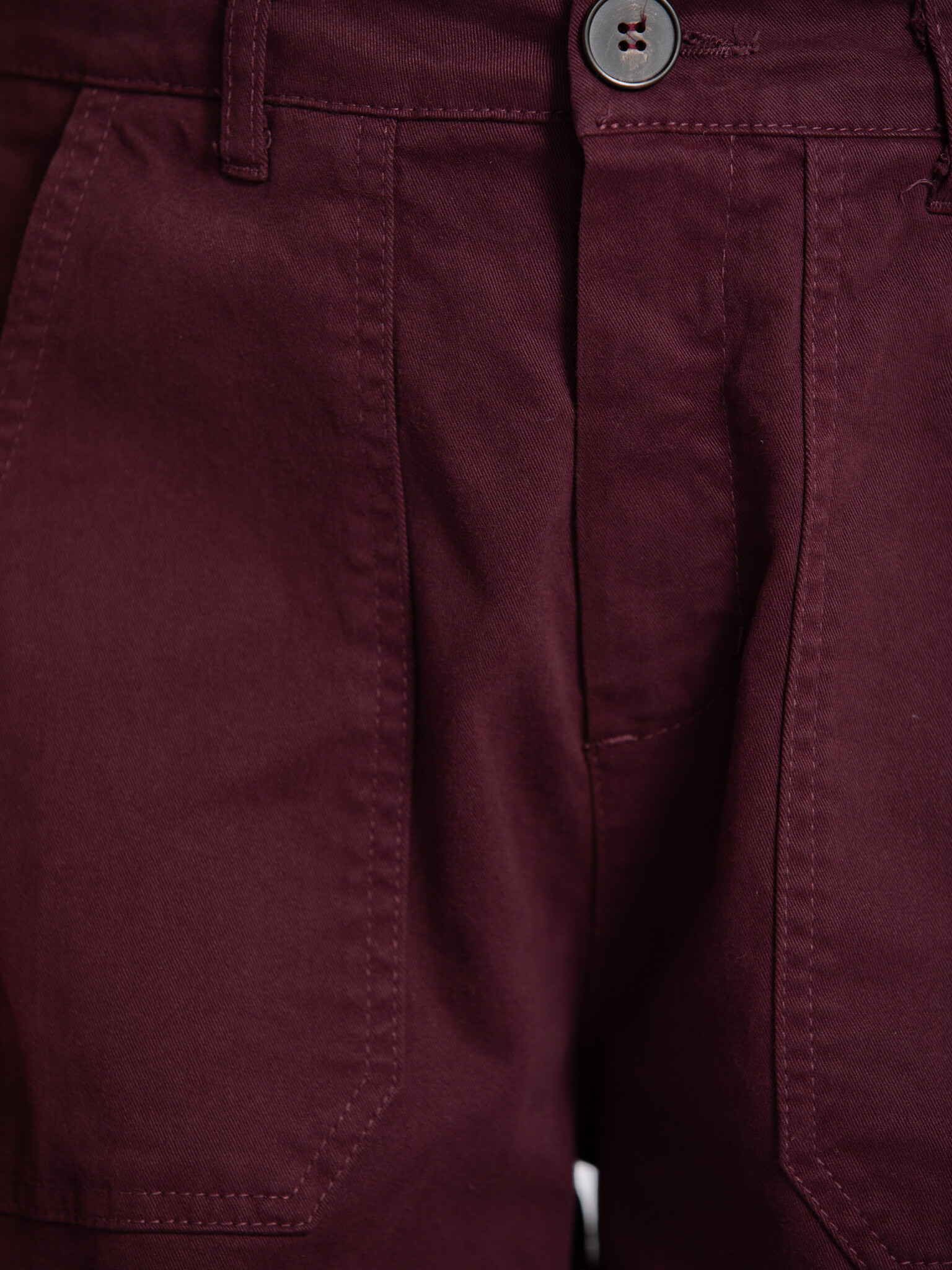 Le Marais pantalon coupe ballon Renee 6. Riche en couleur, mais facile à porter. Ce pantalon bordeaux apporte de la struc...
