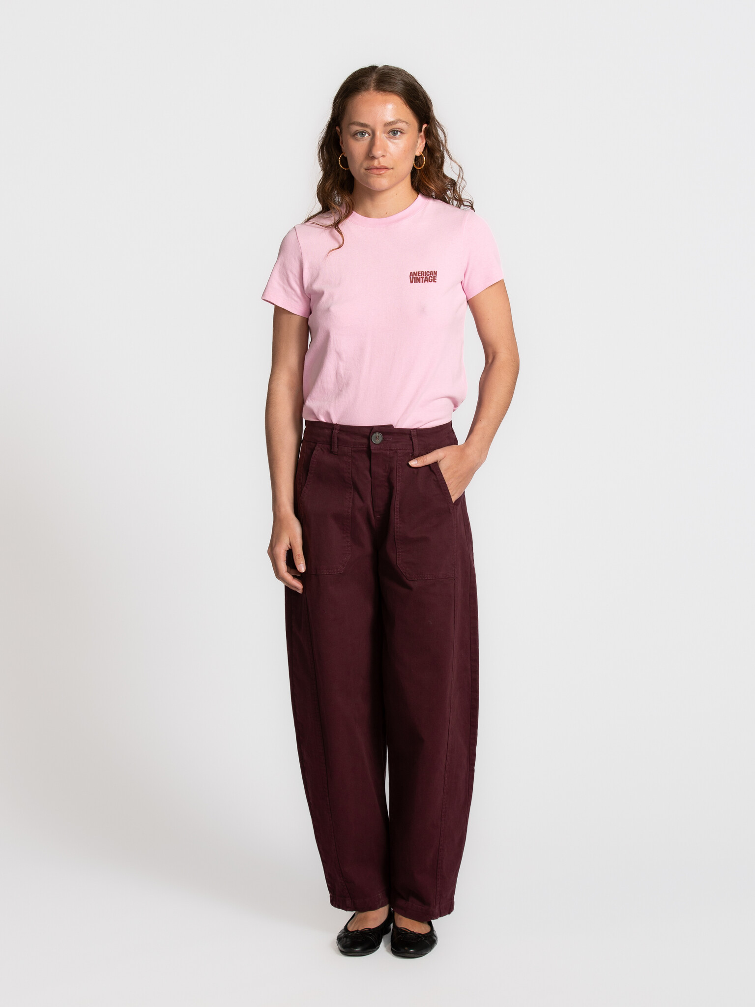 Le Marais pantalon coupe ballon Renee 3. Riche en couleur, mais facile à porter. Ce pantalon bordeaux apporte de la struc...