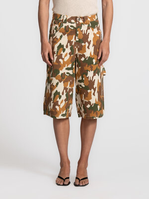 Bermuda Camouflage. These Bermuda shorts bring an edgy touch in a relaxed shape. The wide legs and pattern give your look...