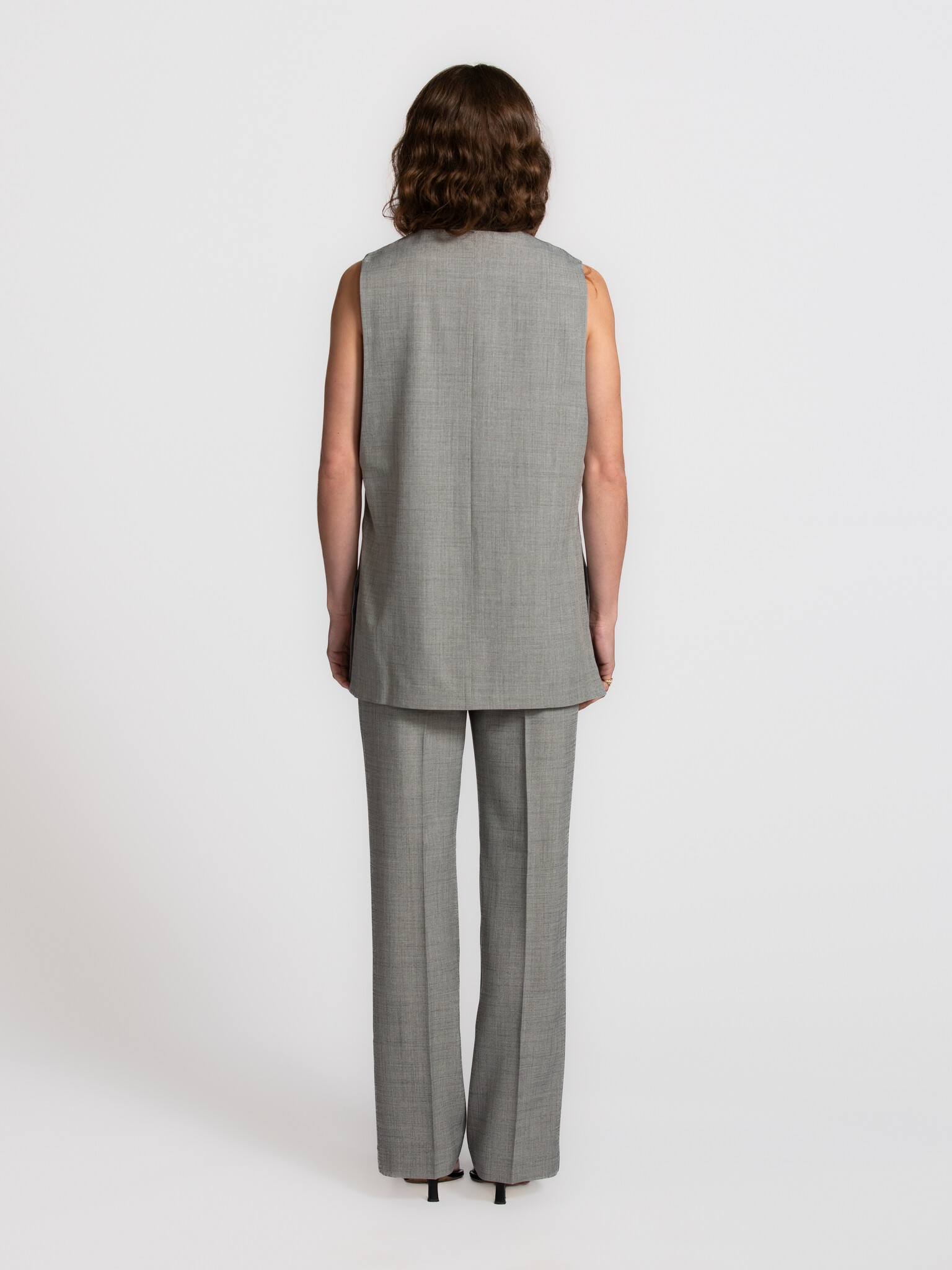 Edited wide leg trousers Lavea 5. Relaxed elegance, day after day. The trousers feature an airy fabric and a relaxed fit ...
