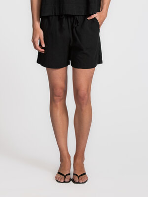 Short Luisa-Linnie. Structure douce. La taille confortable et la coupe fluide apportent à ce short une élégance décontrac...
