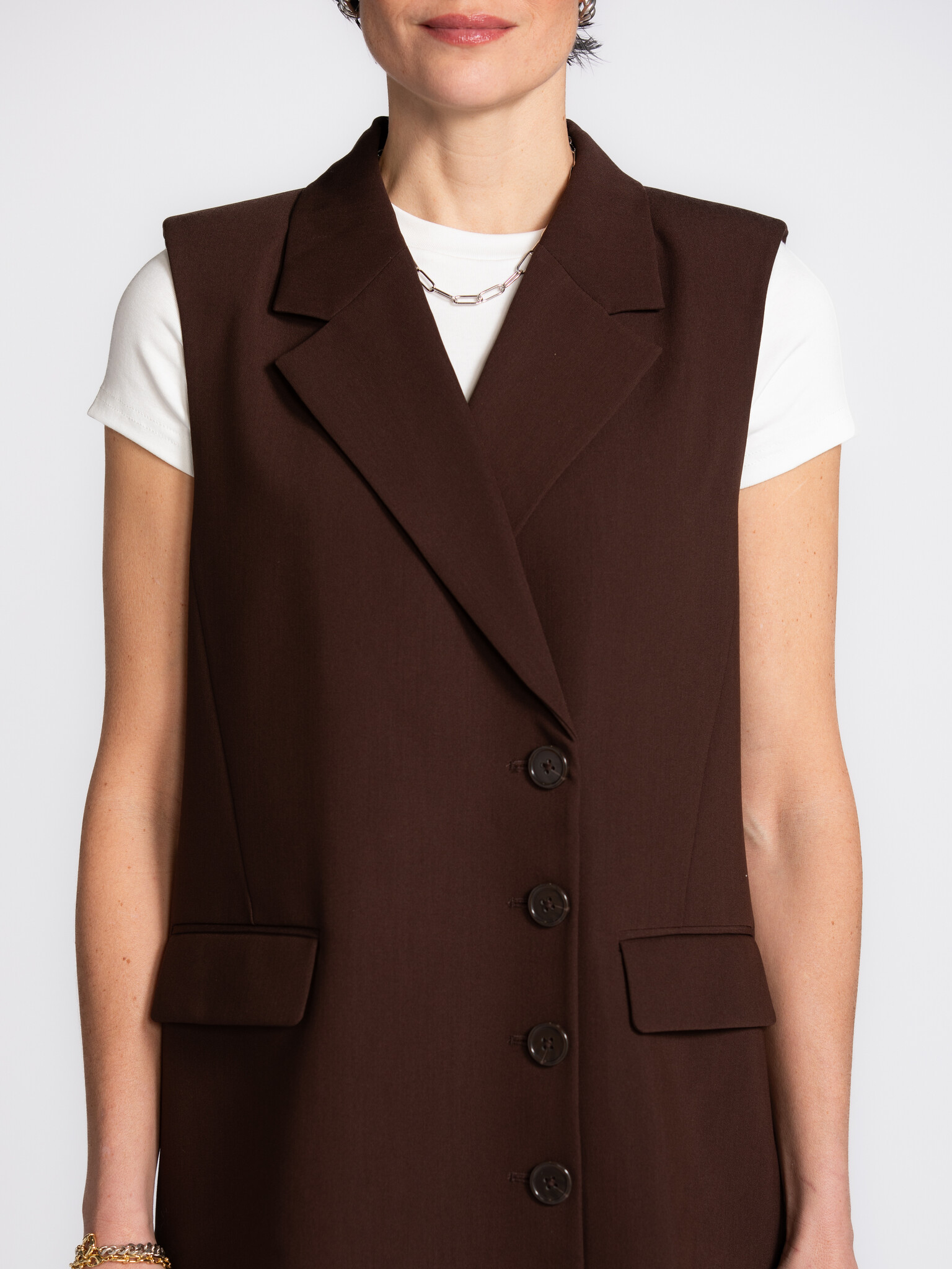 Les Soeurs blazer jurk Helena 4. Statement simplicity. Met haar mouwloze silhouet en klassieke blazer details straalt dez...