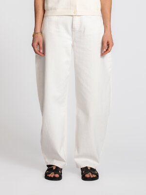 Pantalon Della. Clean slate. La teinte claire et la coupe décontractée apportent à ce pantalon une allure fraîche et mode...