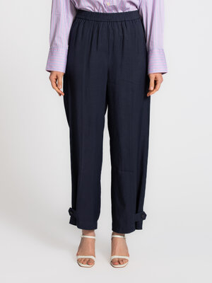 Trousers Safari. Sometimes all you need is a good pair of trousers. This one falls just the way you want it to: straight ...