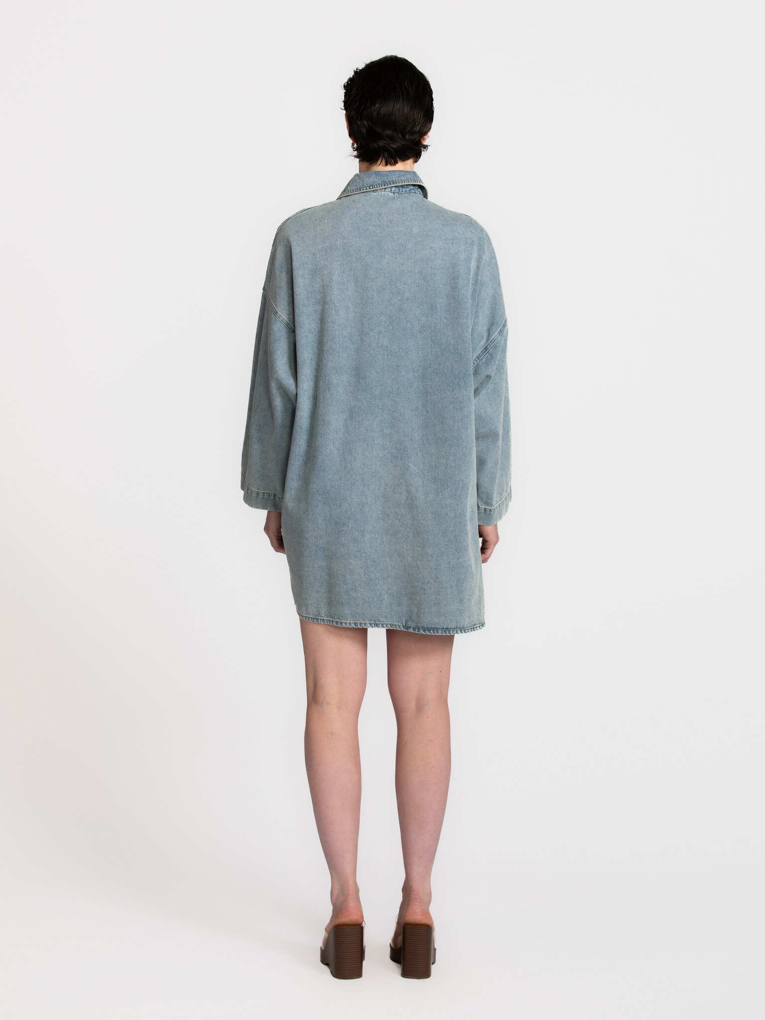 Les Soeurs denim jurk Fre 5. De Fre jurk is een moderne denim essential met een relaxte uitstraling. Ontworpen voor dagel...