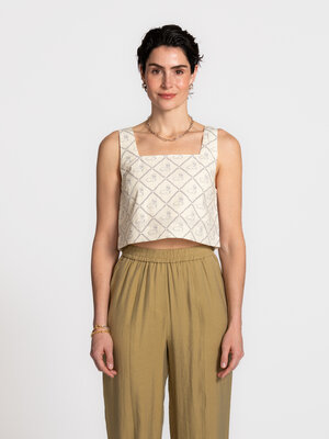 Top Swans. Graphic with a romantic touch. The delicate swan print and clean cut give this cropped top a fresh, summery fe...