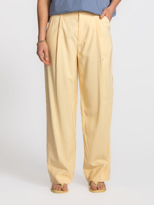 Trousers Daniello Cassi. Simply elegant. These trousers with a soft hue and flowing fabric radiate pure simplicity. The s...