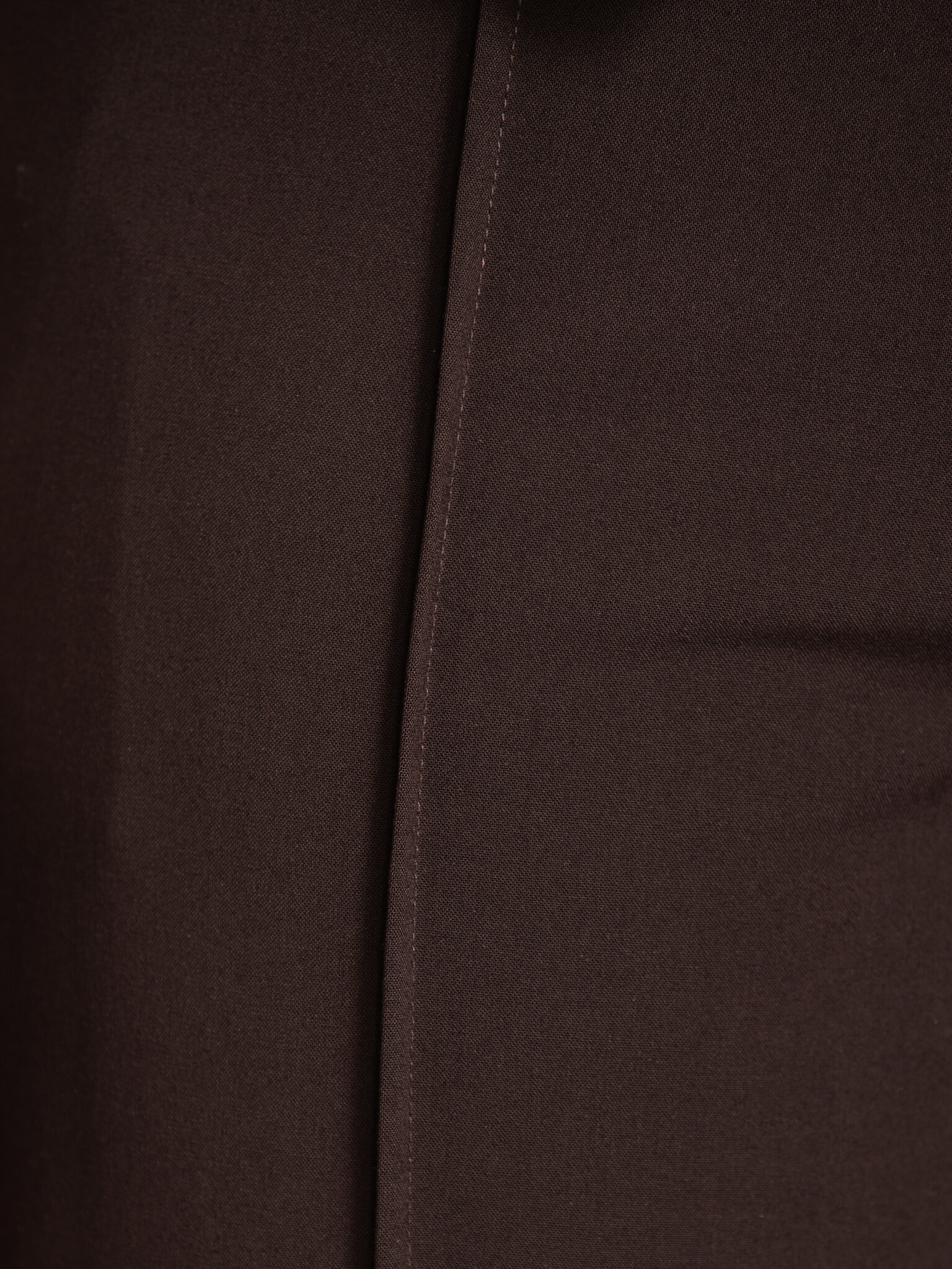 MBYM barrel broek Pija Willah 6. Een broek met een barrel fit die je look stilletjes verandert. Ze voelt ontspannen en va...