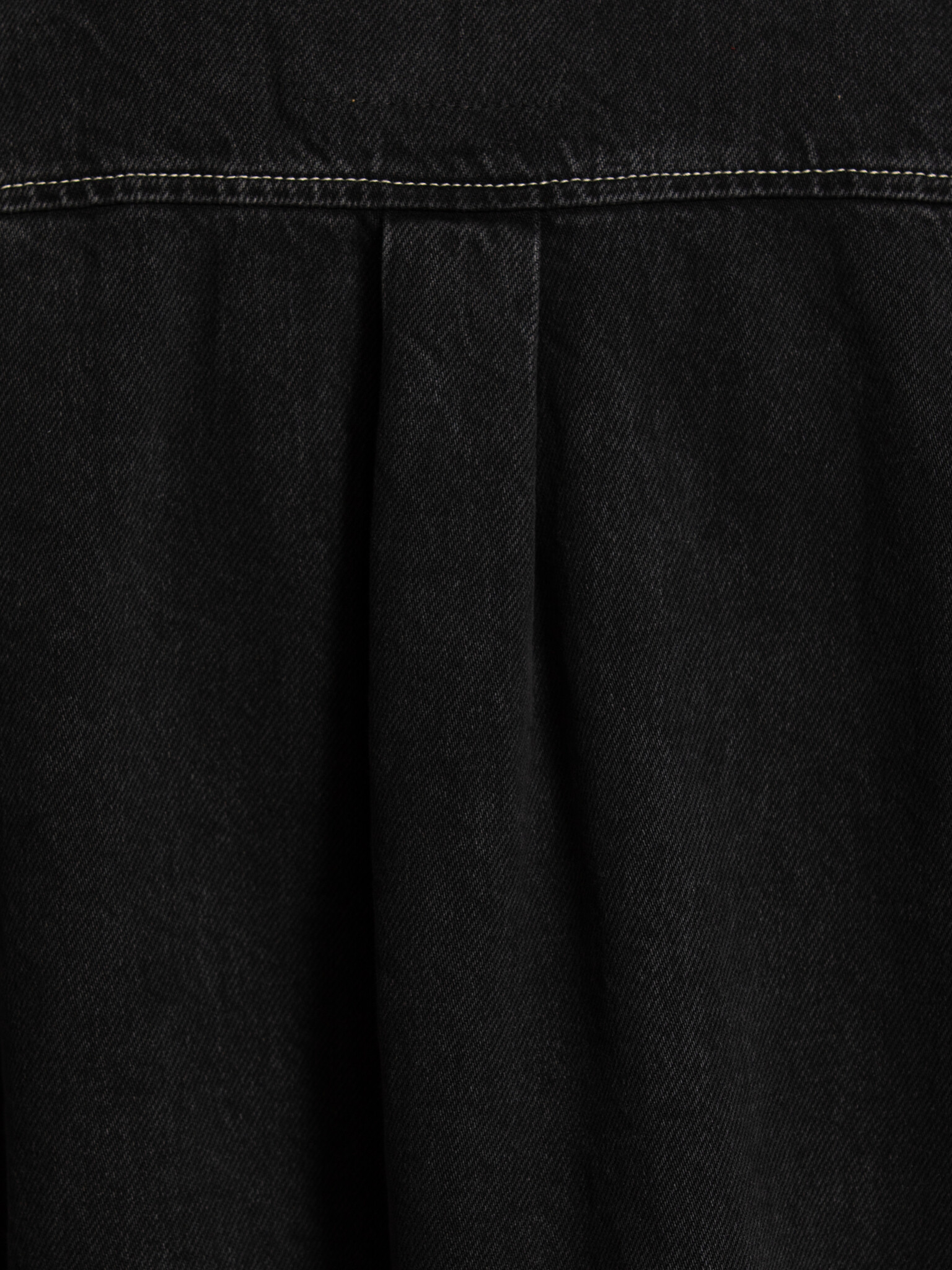 American Vintage chemise sans manches Yopday 6. Not your usual layer. La coupe sans manches et la matière légèrement stru...