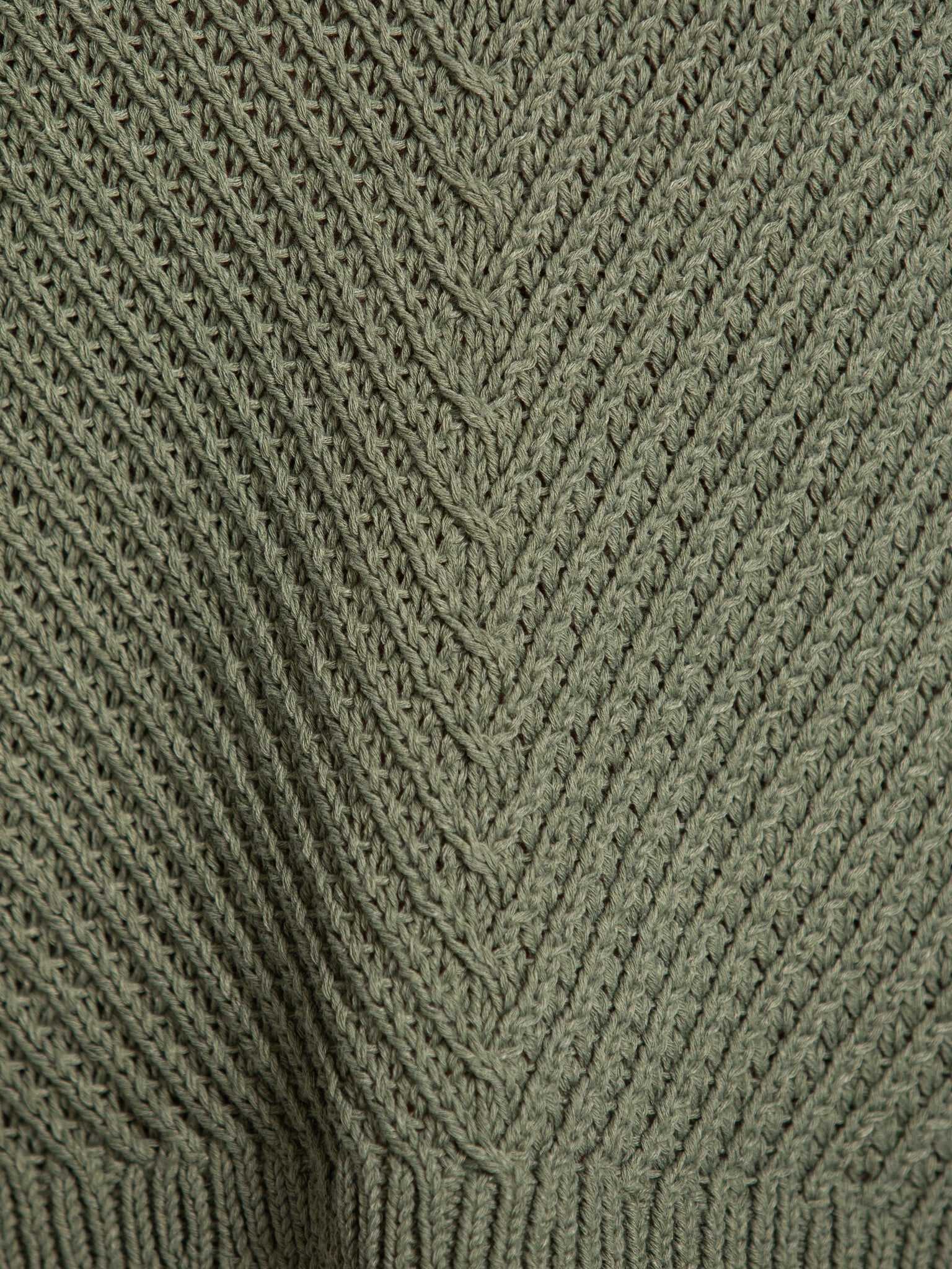 MBYM top en maille Carla Eloven 6. A touch of green. Ce top en maille dégage douceur et simplicité. La texture subtile et...