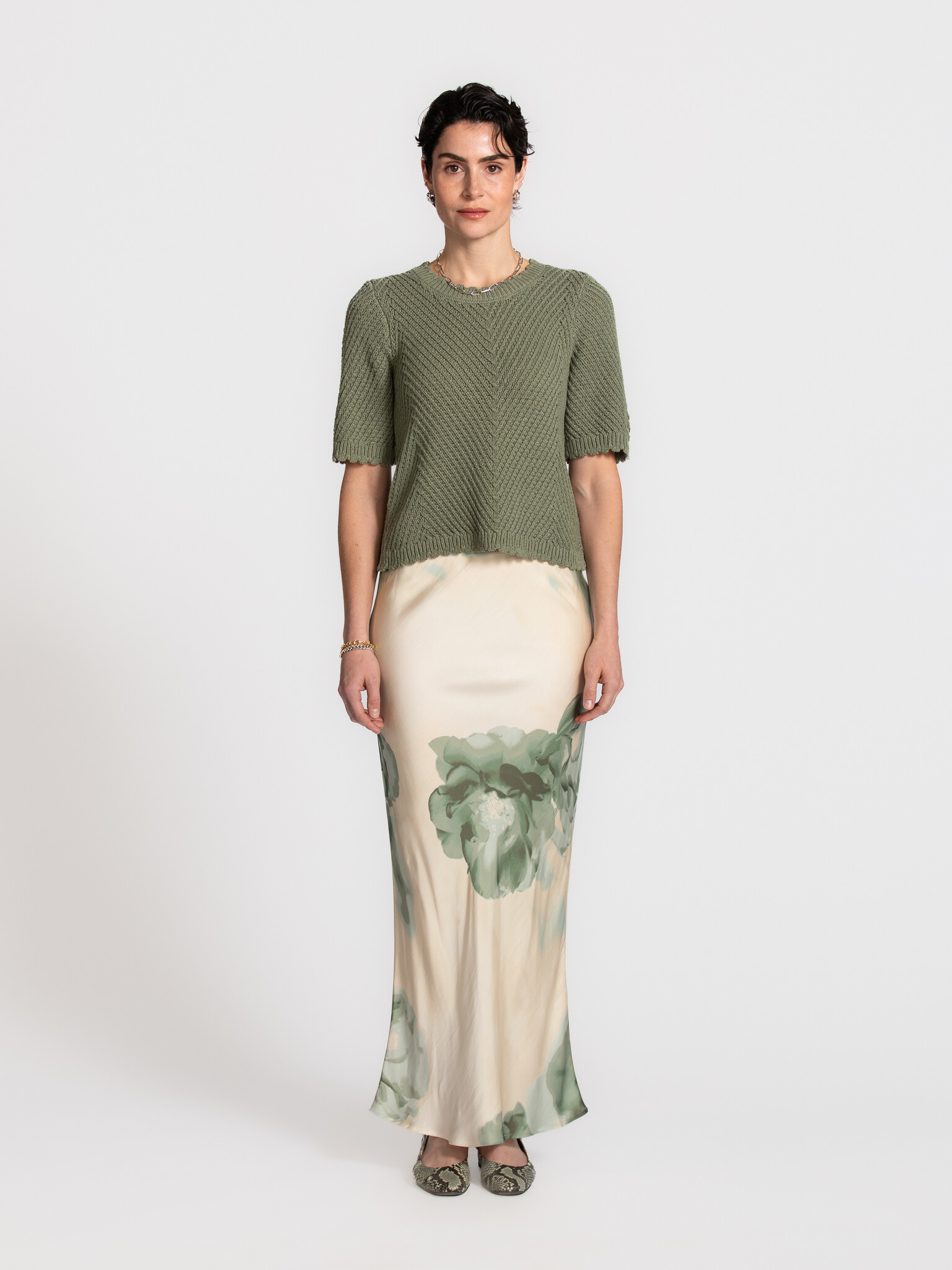 MBYM top en maille Carla Eloven 3. A touch of green. Ce top en maille dégage douceur et simplicité. La texture subtile et...