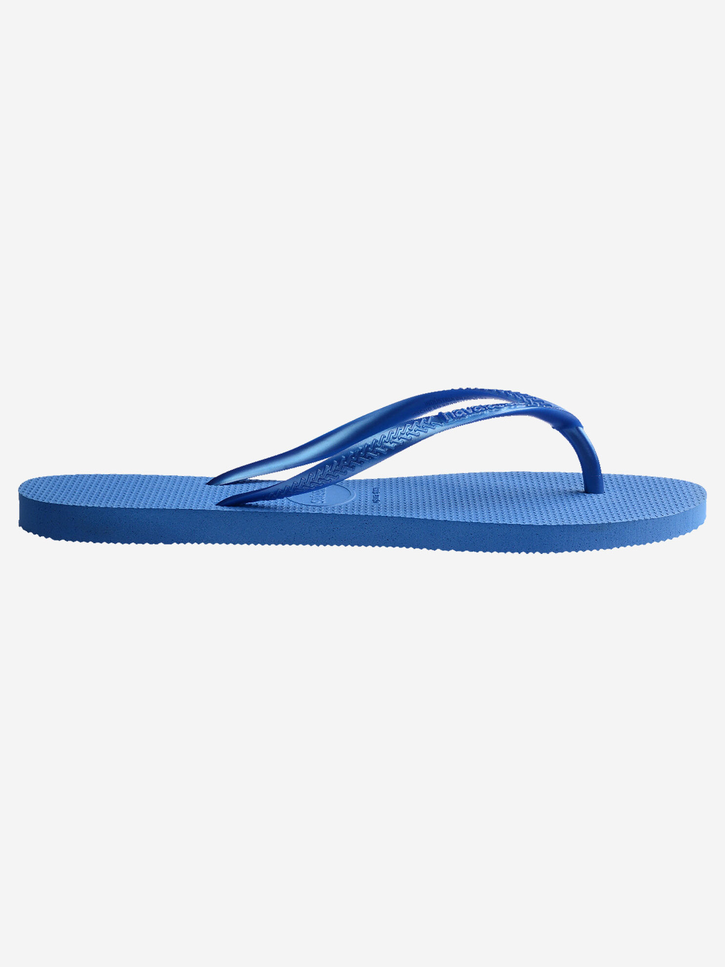 Havaianas slim 4. Comme une sensation de fraîcheur instantanée. Ces tongs bleu éclatant apportent une touche estivale à v...