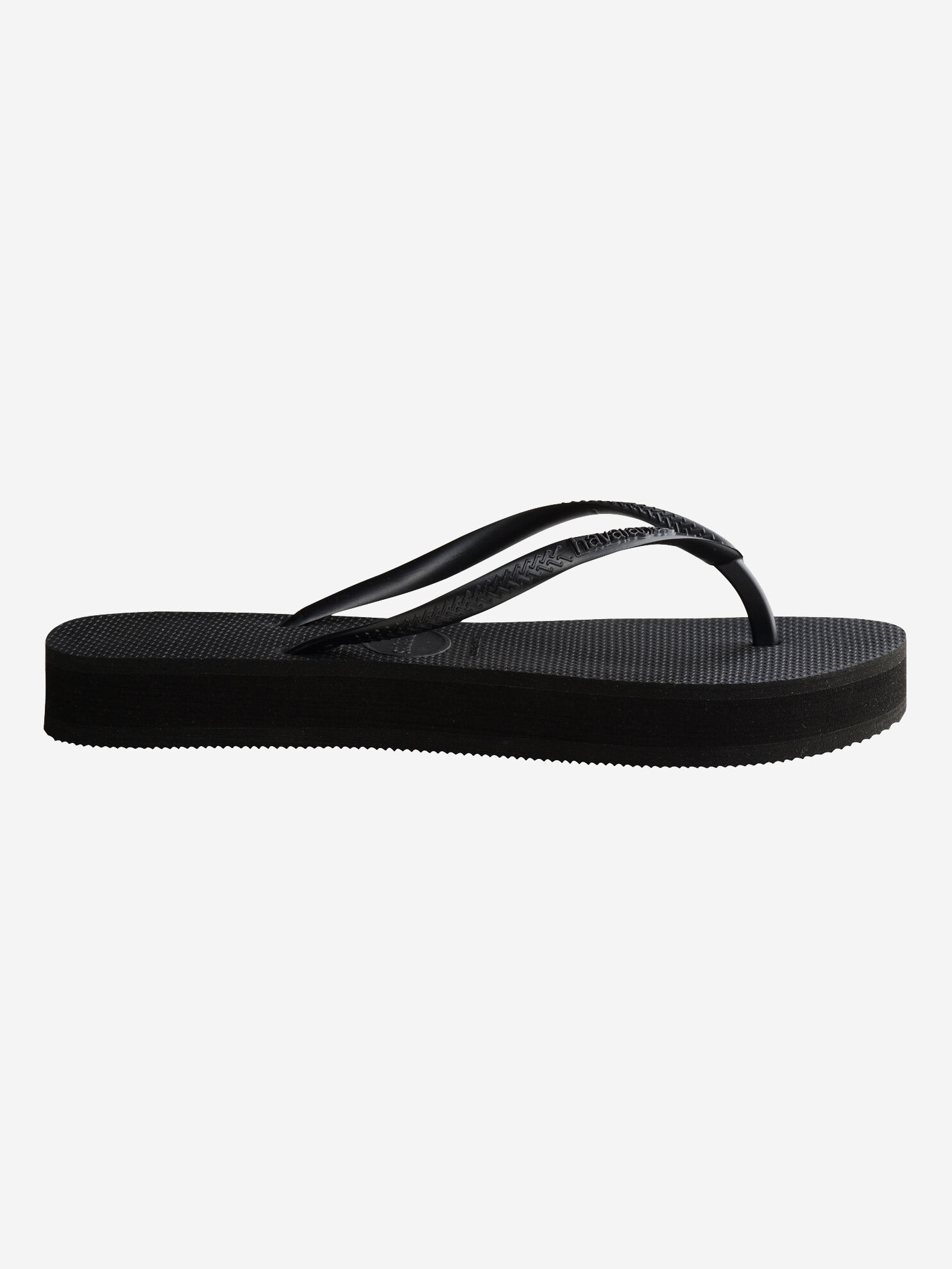 Havaianas slim platform 4. Je vertrouwde slipper, maar dan net anders. Deze slippers met iets hogere zool geven je look e...