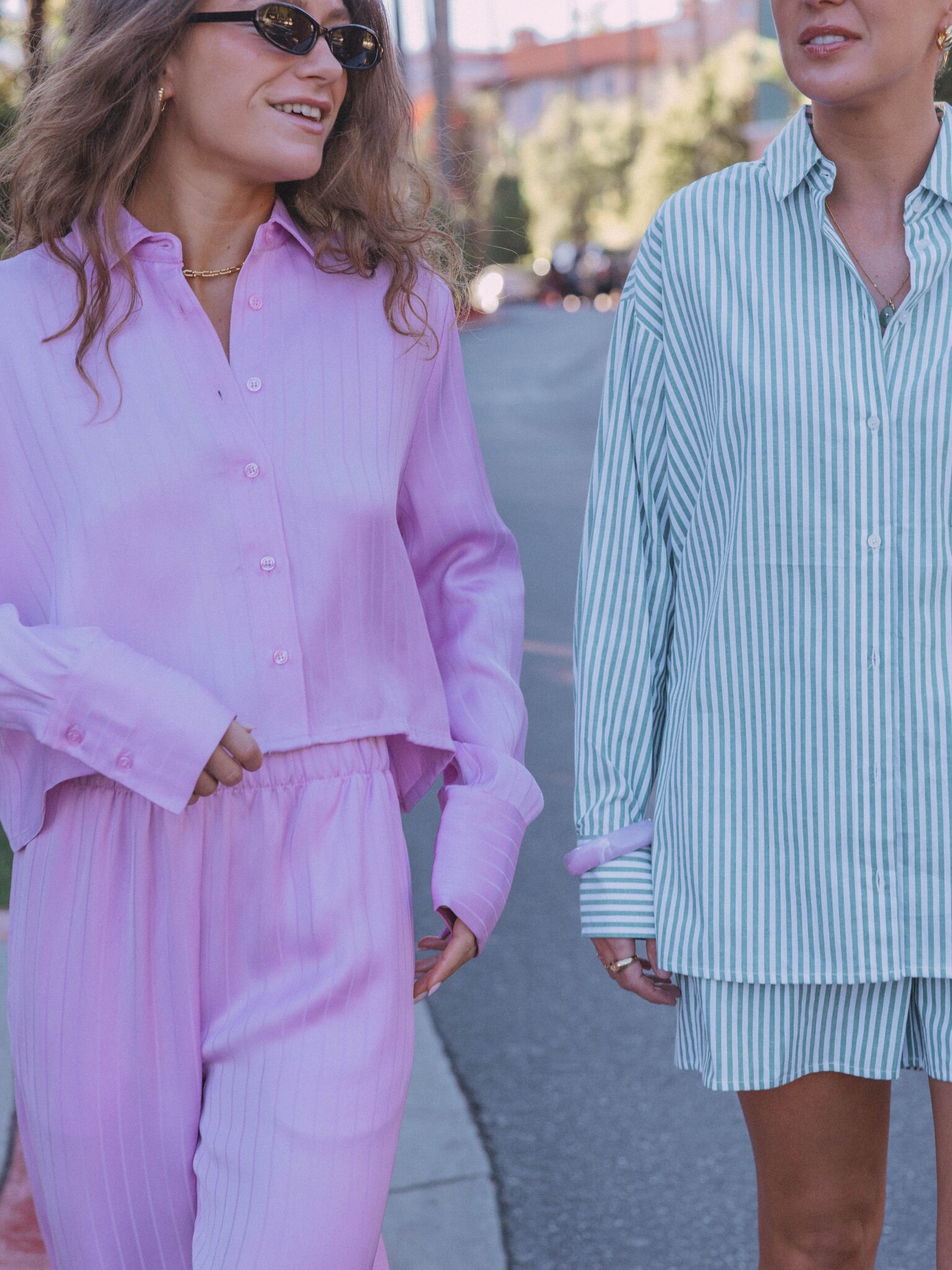 Les Soeurs boxy blouse Asra 8. A touch of pink, a lot of attitude. Soft with just enough character. The fresh hue and cro...