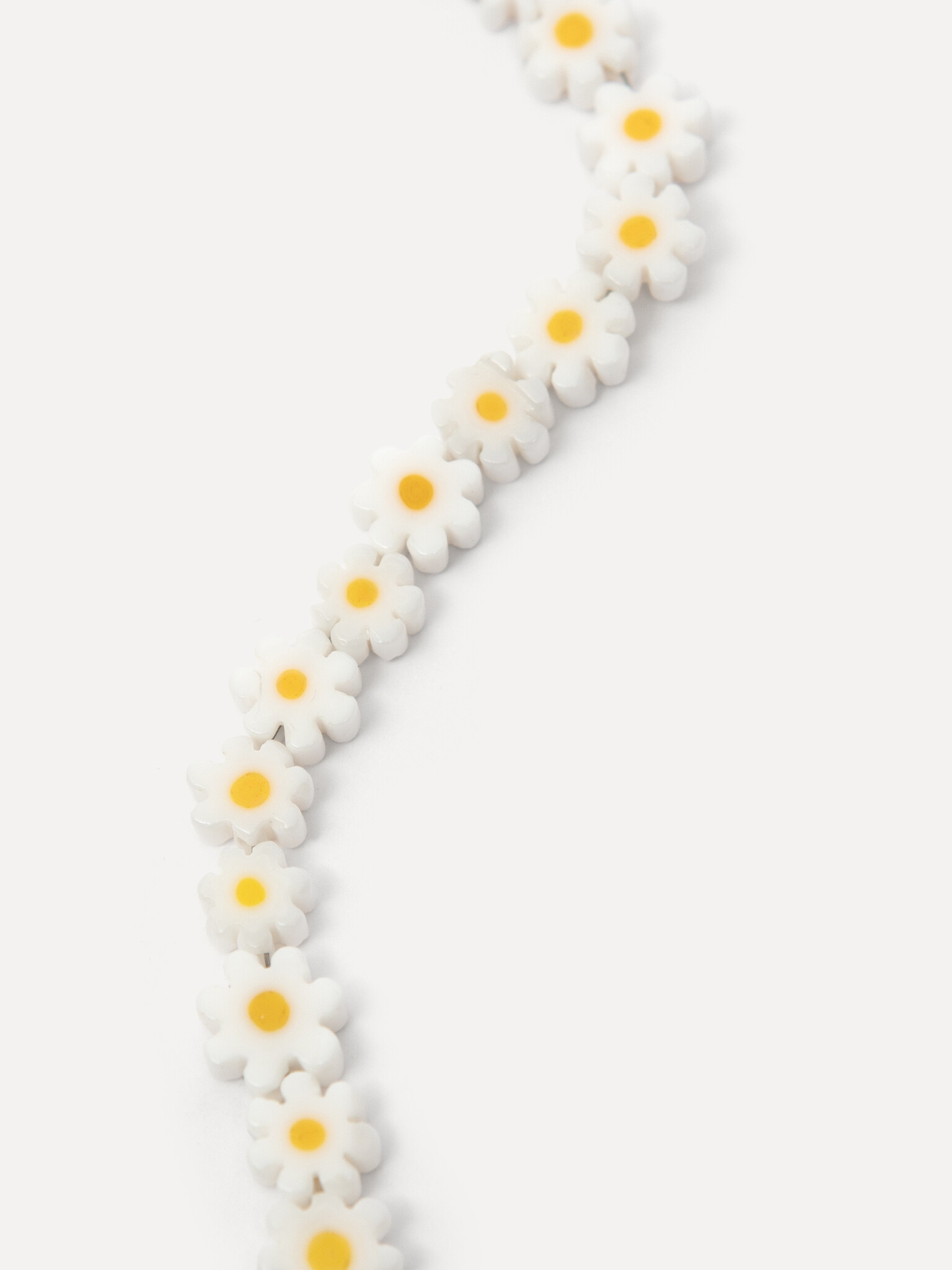 Les Soeurs necklace Arianna 2. A touch of spring around your neck. This necklace with delicate little flowers feels fresh...
