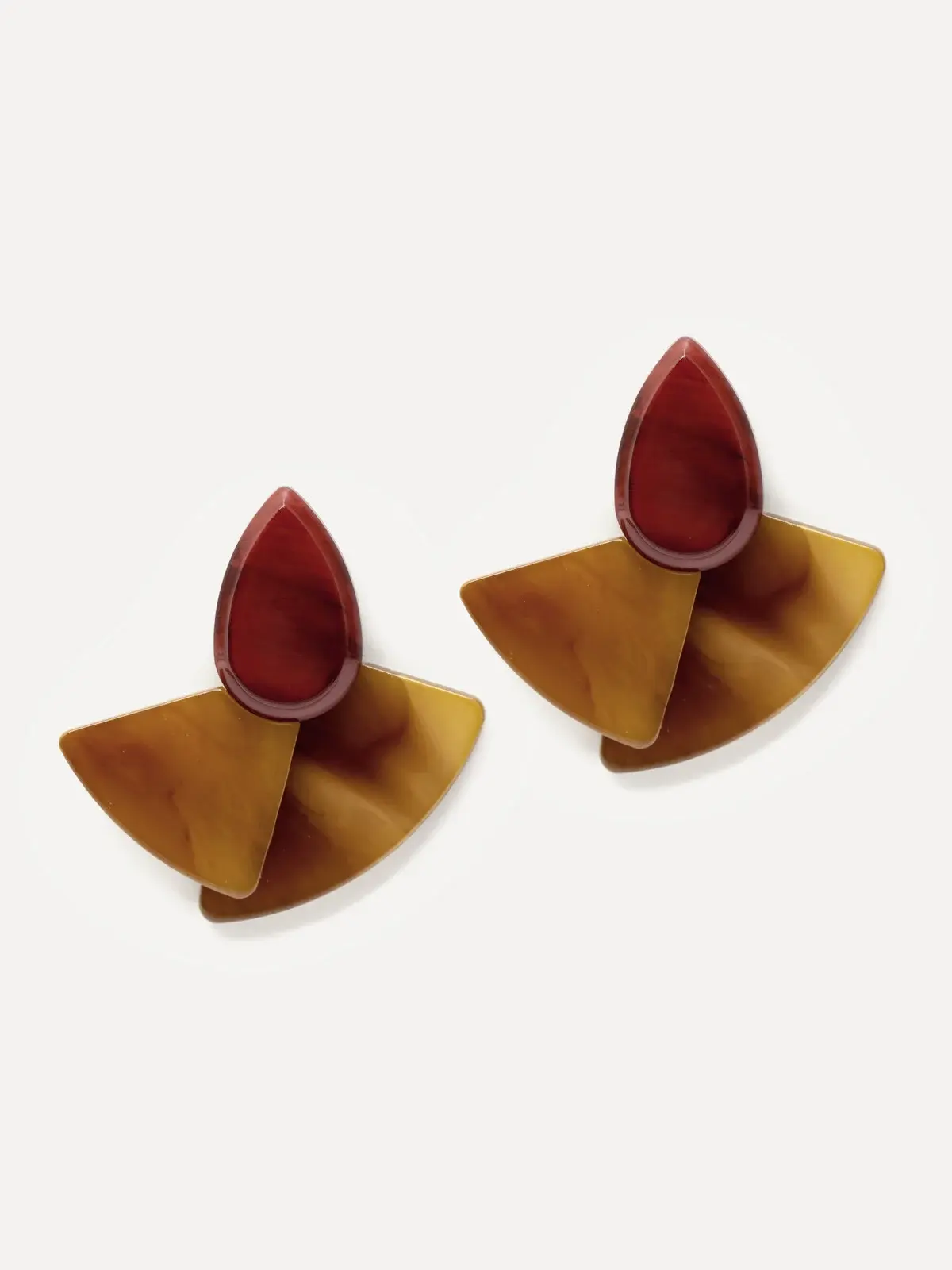 Les Soeurs Oorbellen set Mevin 5. Maak een subtiel statement met deze resin oorbellen in warme ocretint. De tijdloze, aar...
