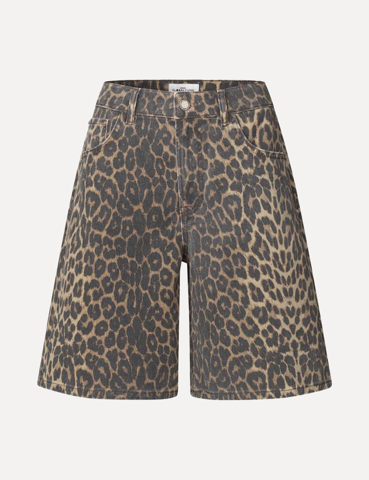 MBYM short en léopard Talina 2. Décontracté, mais avec du caractère. Ce short en denim léopard présente une coupe ample e...