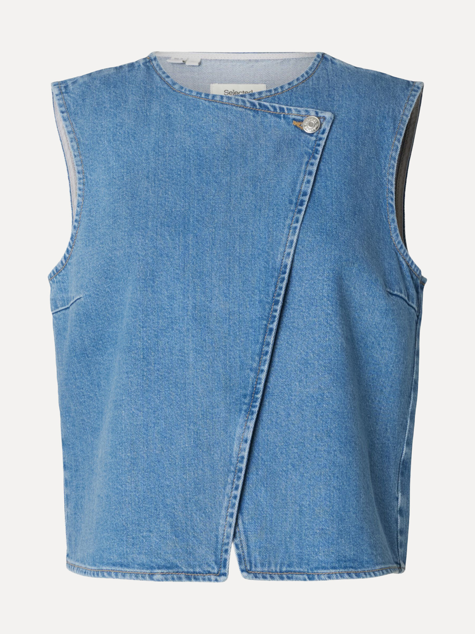Selected mouwloze top Vida-Kori 2. Een mouwloze top in denim met een subtiele asymmetrische sluiting die meteen karakter ...
