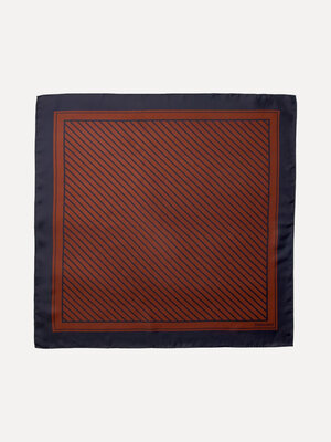 Scarf Sara. A small touch, a big difference. Soft silk and deep tones bring that typical Parisian finesse to your look. N...