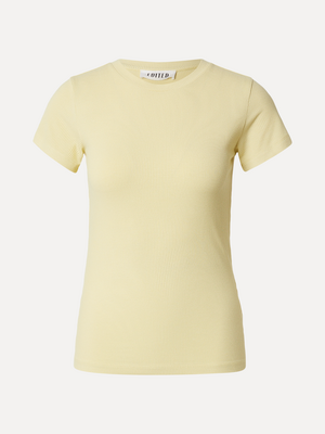 T-shirt Naara. Your go-to essential. This t-shirt proves that basics are anything but boring, thanks to its beautiful fit...