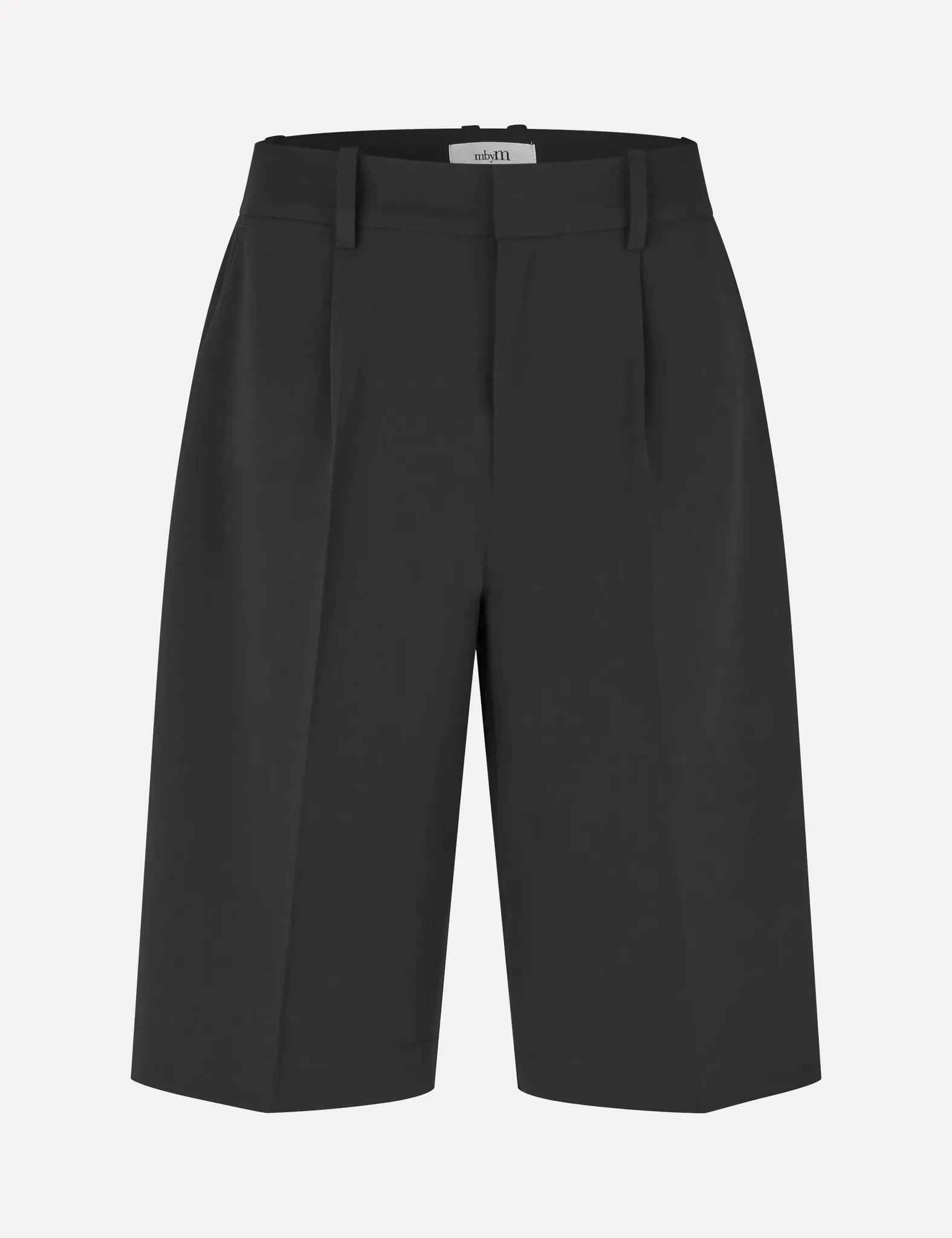 MBYM bermuda Bamudo Willah 2. Un bermuda qui évoque un style plus classique, tout en étant plus doux et fluide, apportant...