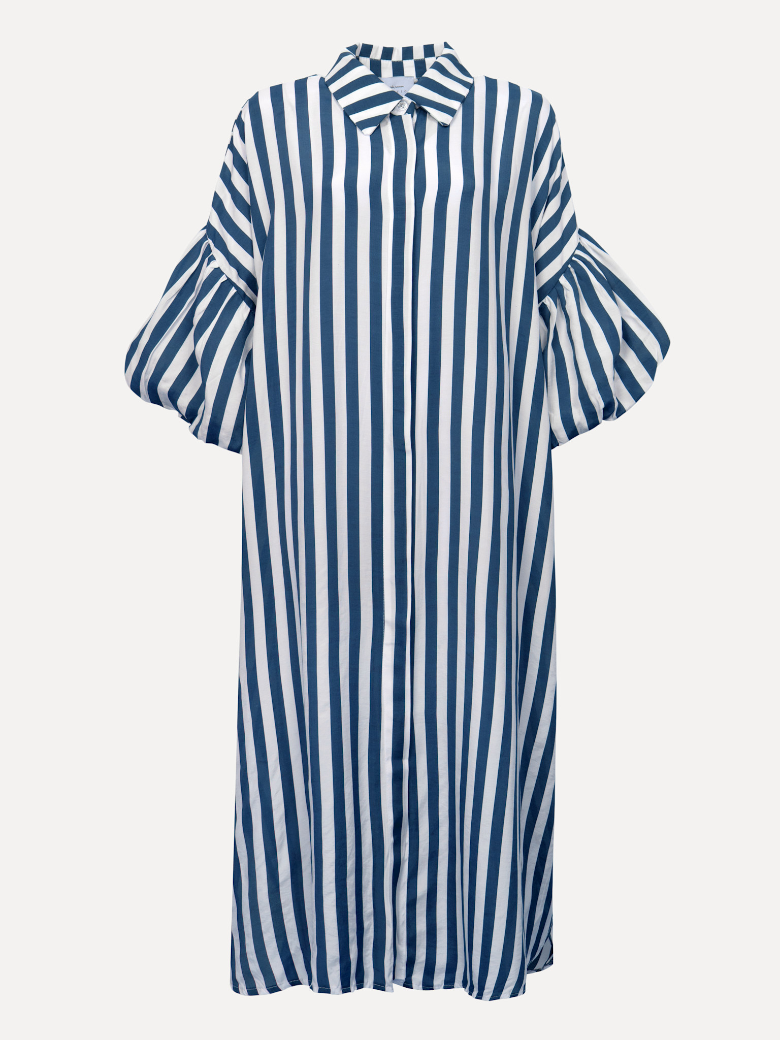 Le Marais robe à rayures Daniel 2. Des rayures qui font sensation. Cette robe associe un motif classique à des manches bo...
