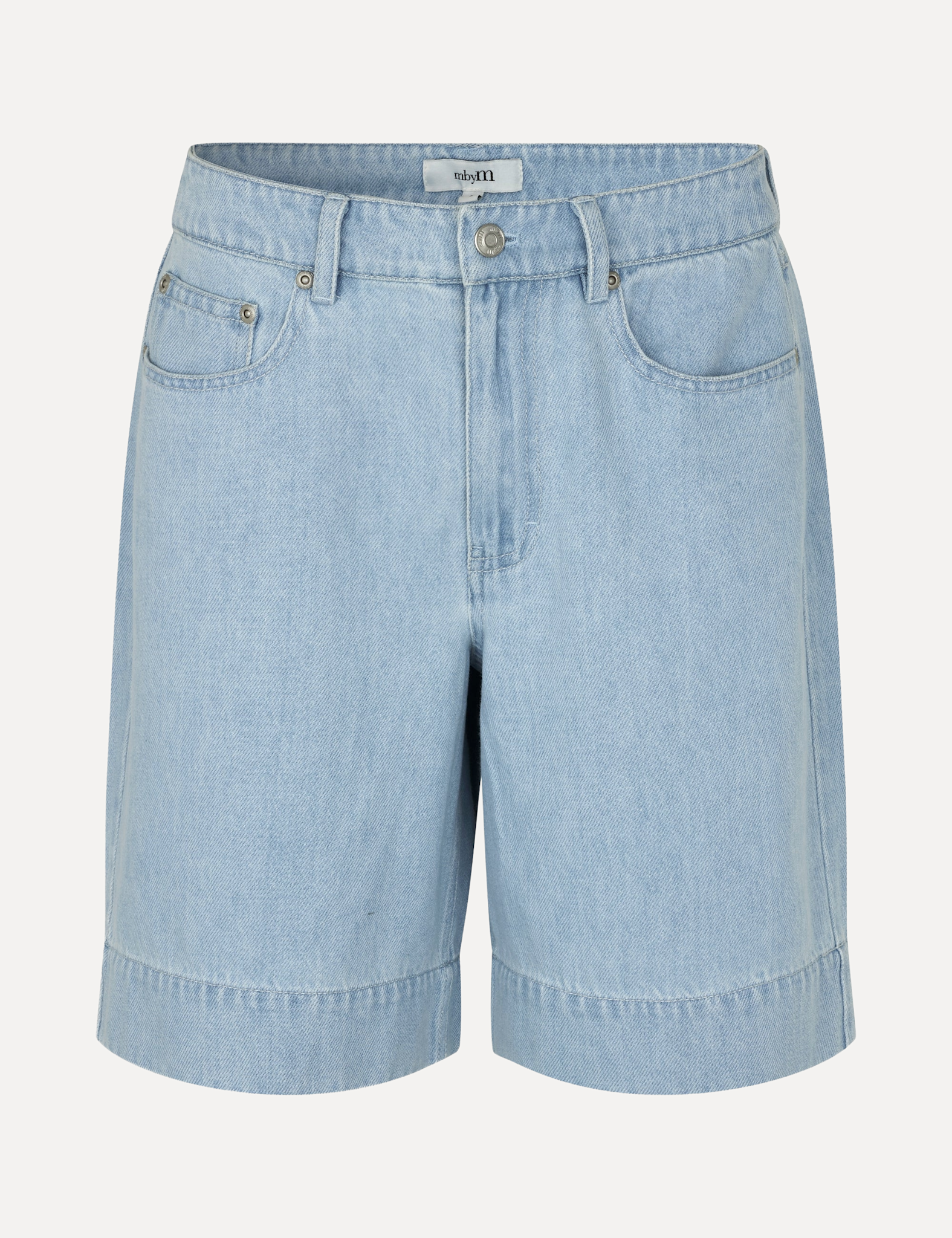 MBYM bermuda en denim Sanira Stellan 2. Rien n’évoque plus l’été que le denim sur peau nue. Grâce à ses jambes larges et ...