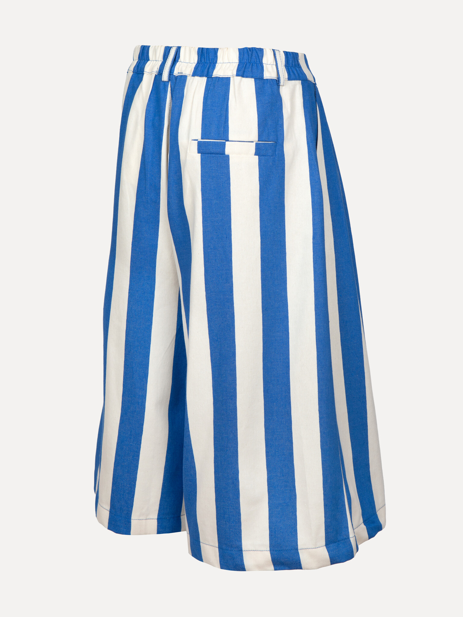 Le Marais striped bermuda Lynn 7. The fresh blue stripes give these bermuda shorts a relaxed feel, while the wide fit add...