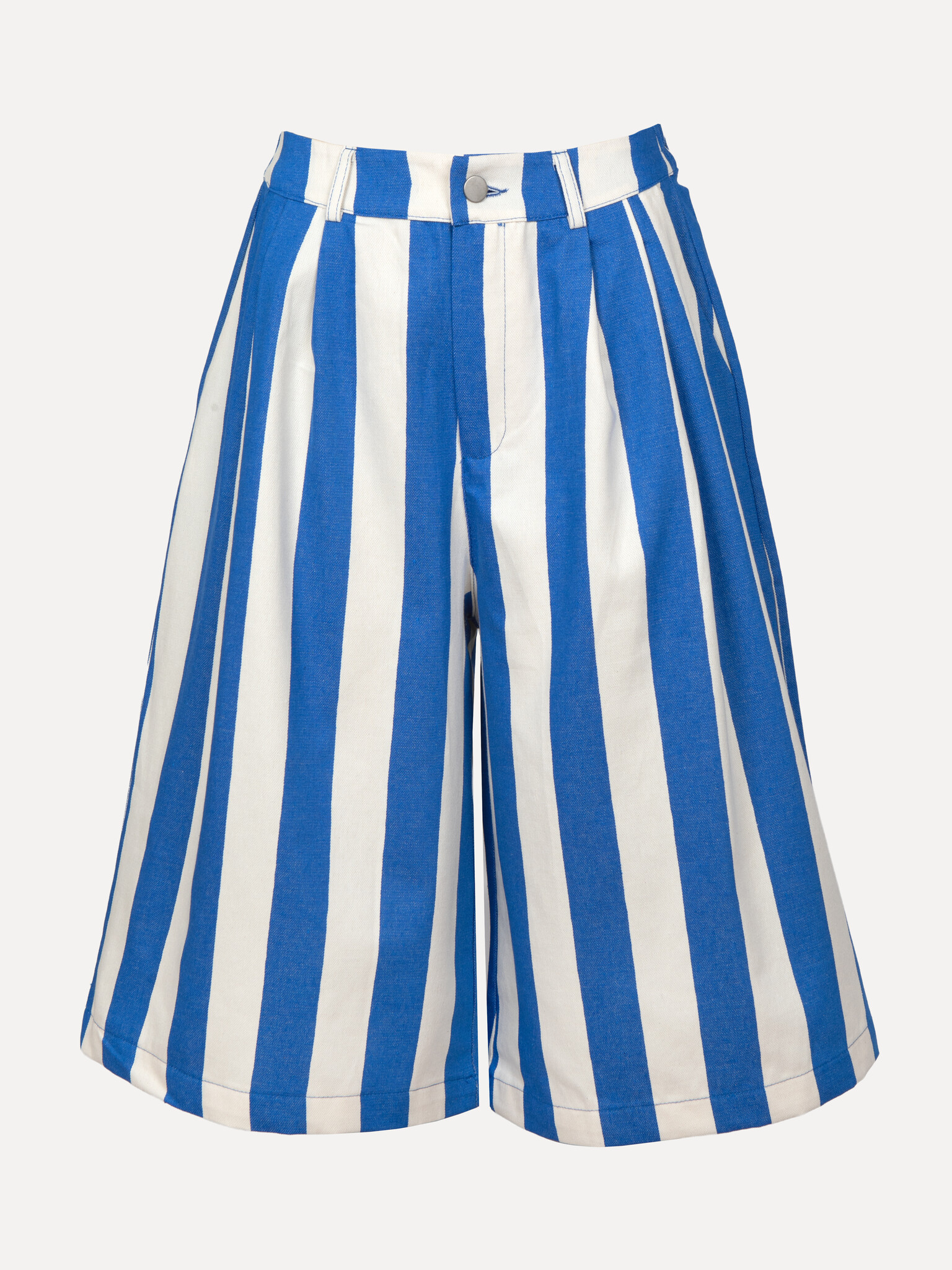 Le Marais striped bermuda Lynn 2. The fresh blue stripes give these bermuda shorts a relaxed feel, while the wide fit add...