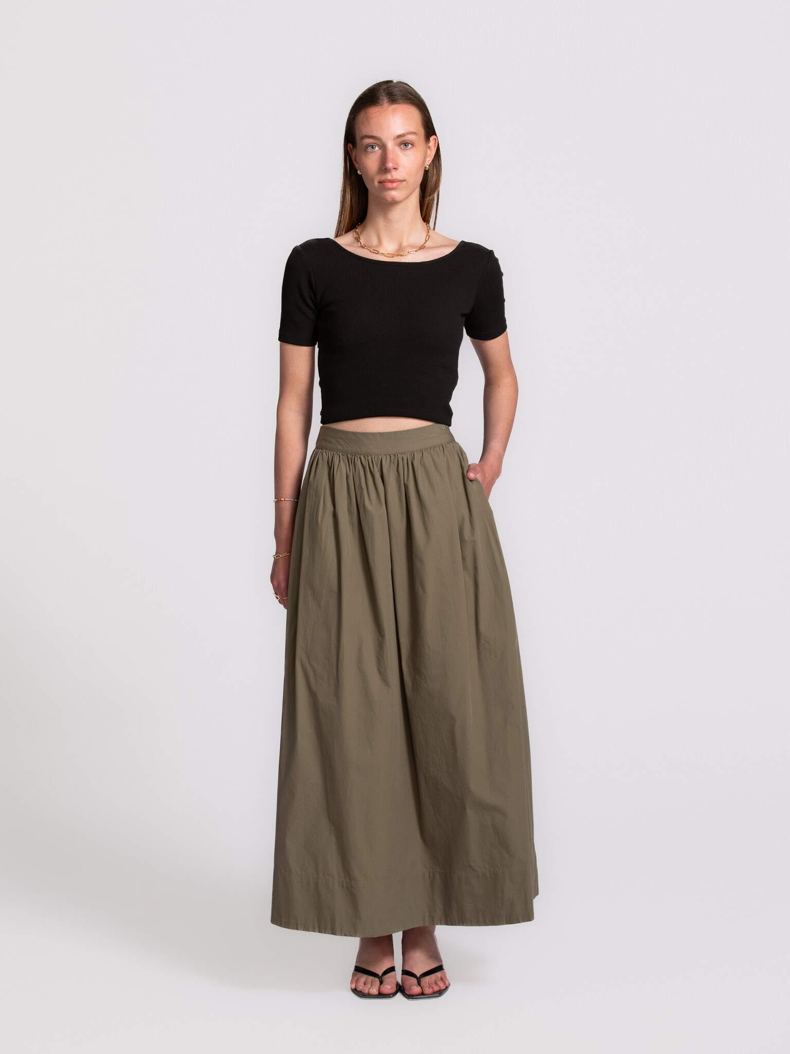 Les Soeurs cropped rib top Isabella 4. The soft fabric and close fit create a base that goes with everything. The rib tex...