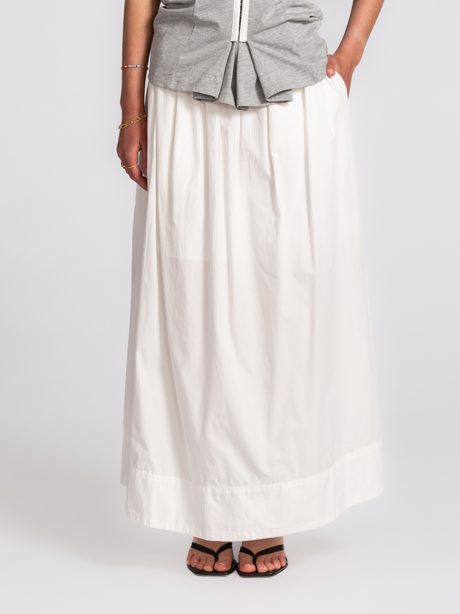Selected maxi skirt Blair 1. The fluid fabric and flowing length give this skirt a calm, elegant look. It falls loosely a...