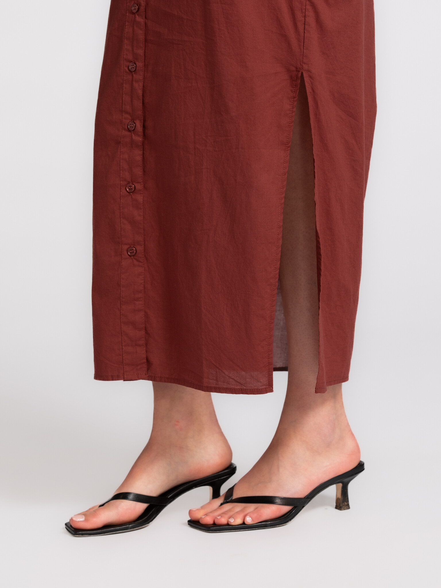 Les Soeurs robe midi Jovi 4. Une élégance naturelle. Les finitions subtiles et la coupe raffinée créent une allure calme ...