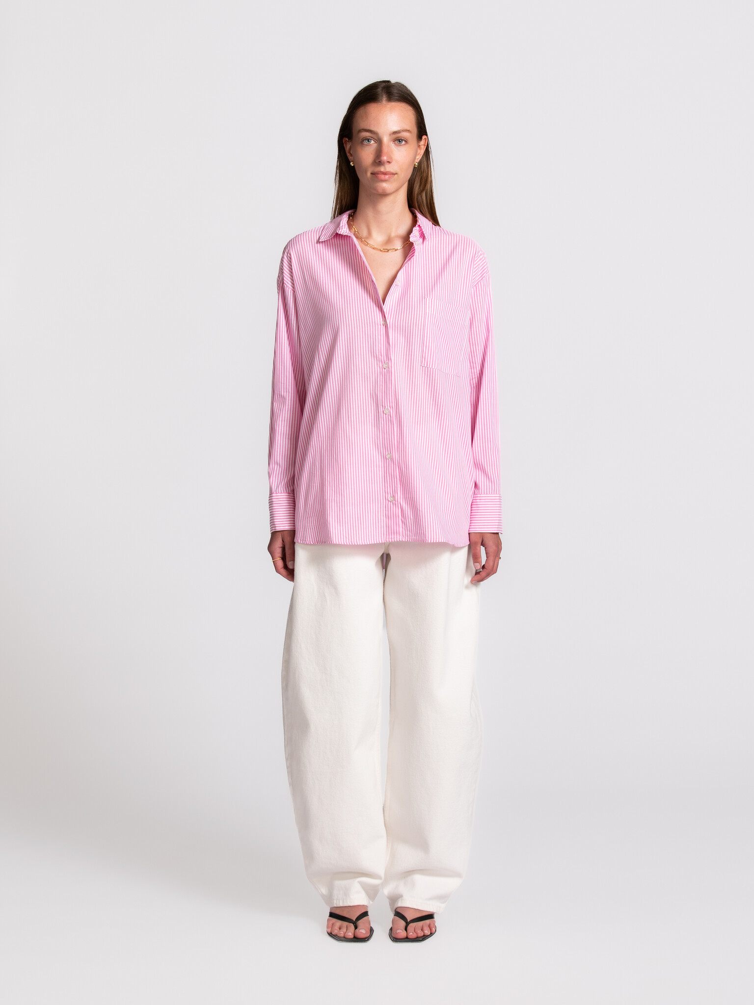 Les Soeurs gestreept hemd Yara 3. Een speelse toevoeging aan je garderobe. Deze blouse brengt een zachte, frisse uitstral...