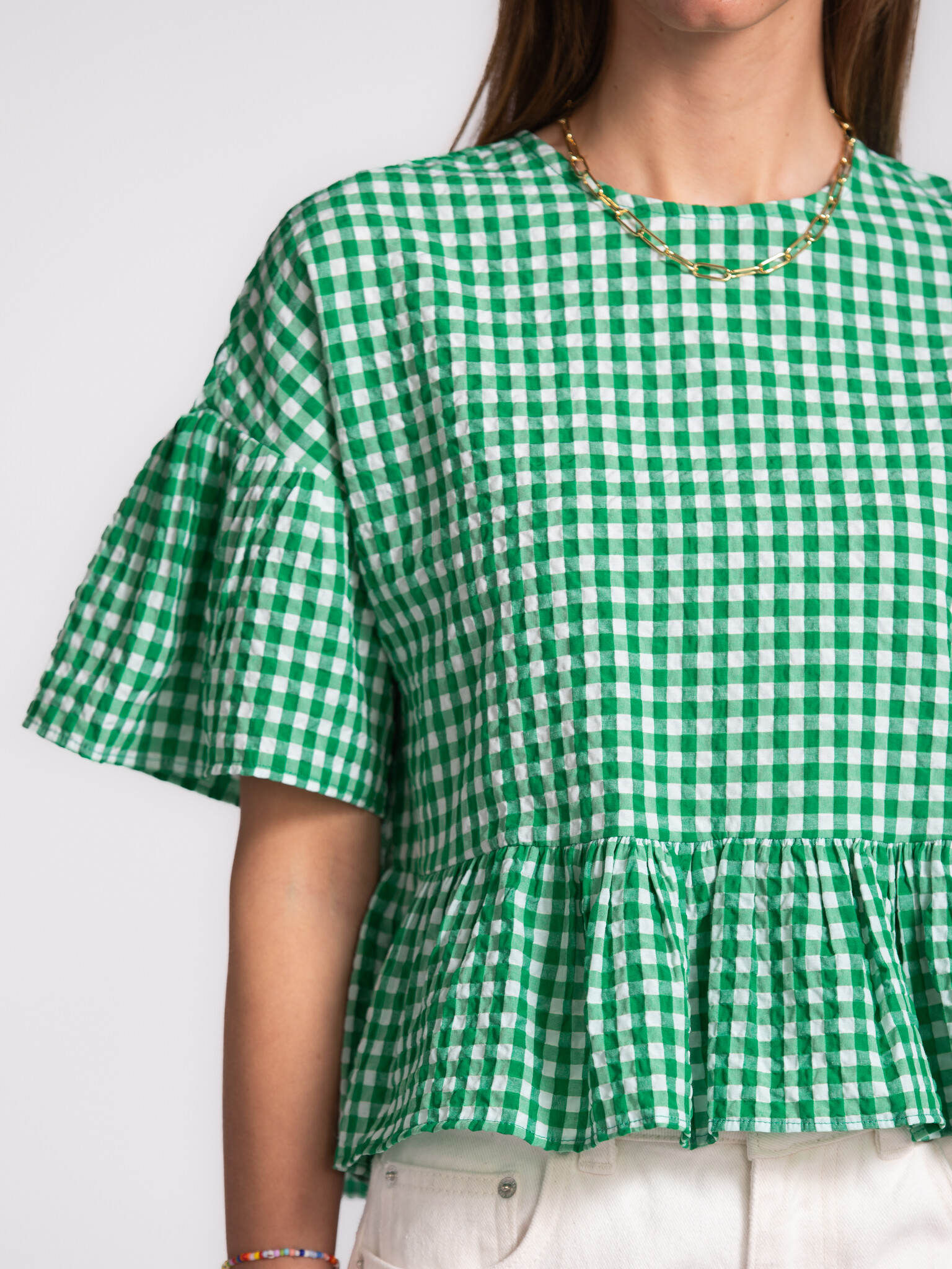 Edited blouse vichy Tuala 4. Frais, ludique et un peu audacieux. La blouse associe une coupe légère à un imprimé vichy jo...