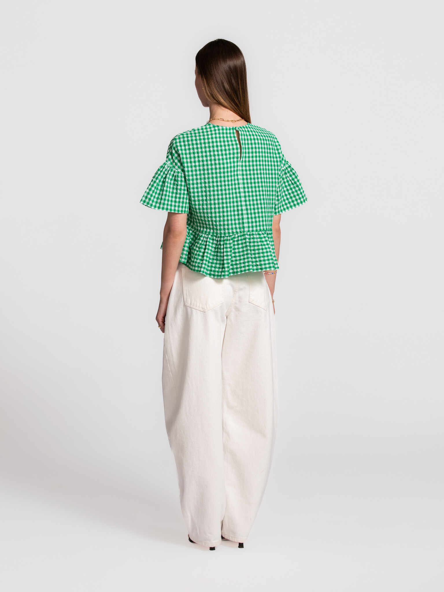 Edited blouse vichy Tuala 5. Frais, ludique et un peu audacieux. La blouse associe une coupe légère à un imprimé vichy jo...