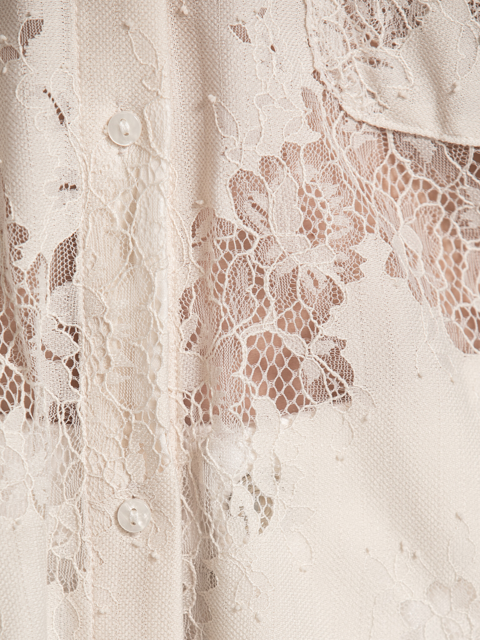 Edited lace blouse Bella 6. Soft floral patterns and a relaxed fit come together in this lace blouse. The sheer fabric su...