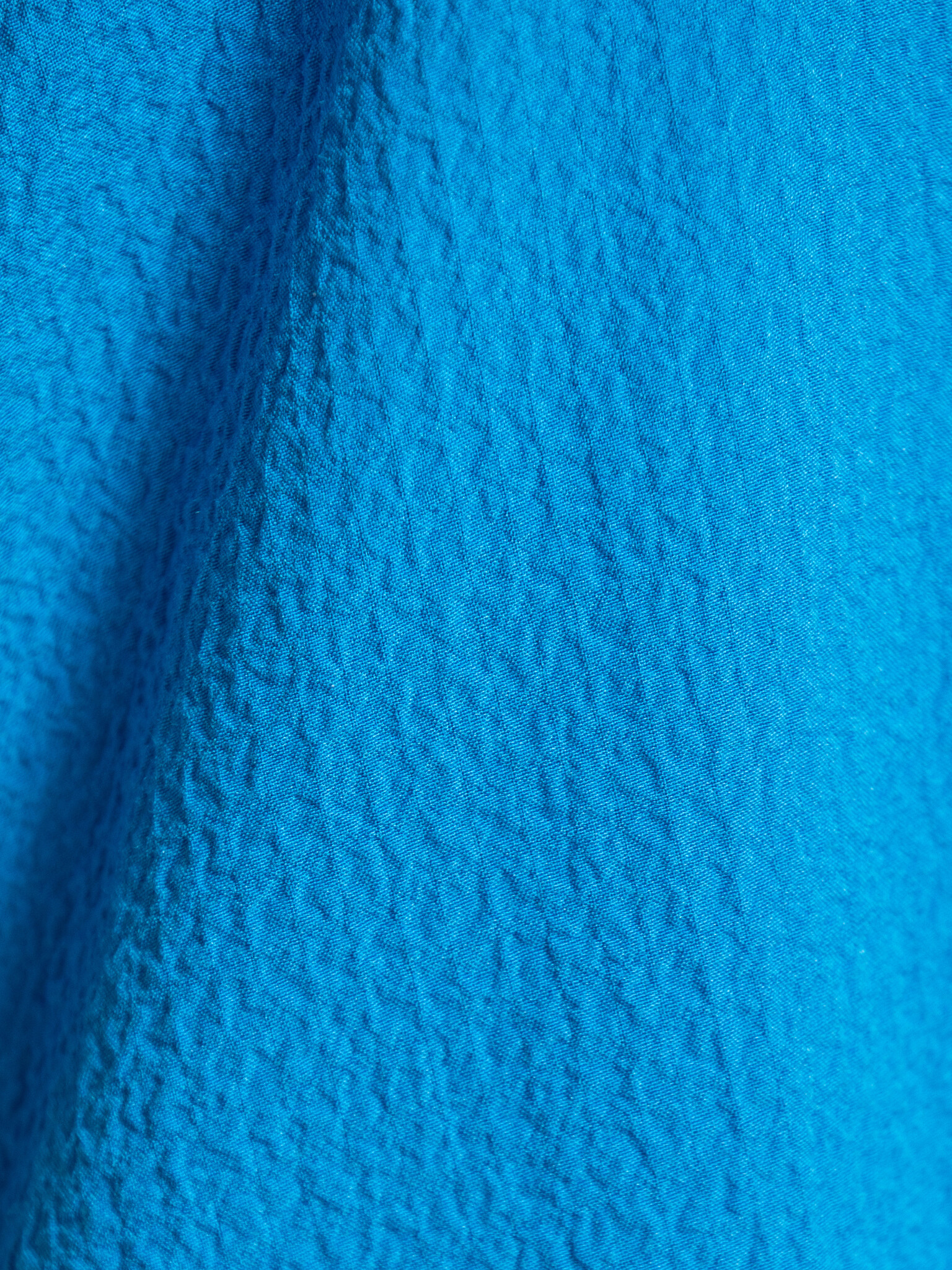 Les Soeurs one shoulder jurk Robine 5. De kleur doet het werk. Diep blauw, helder en aanwezig, zonder te overdrijven. De ...