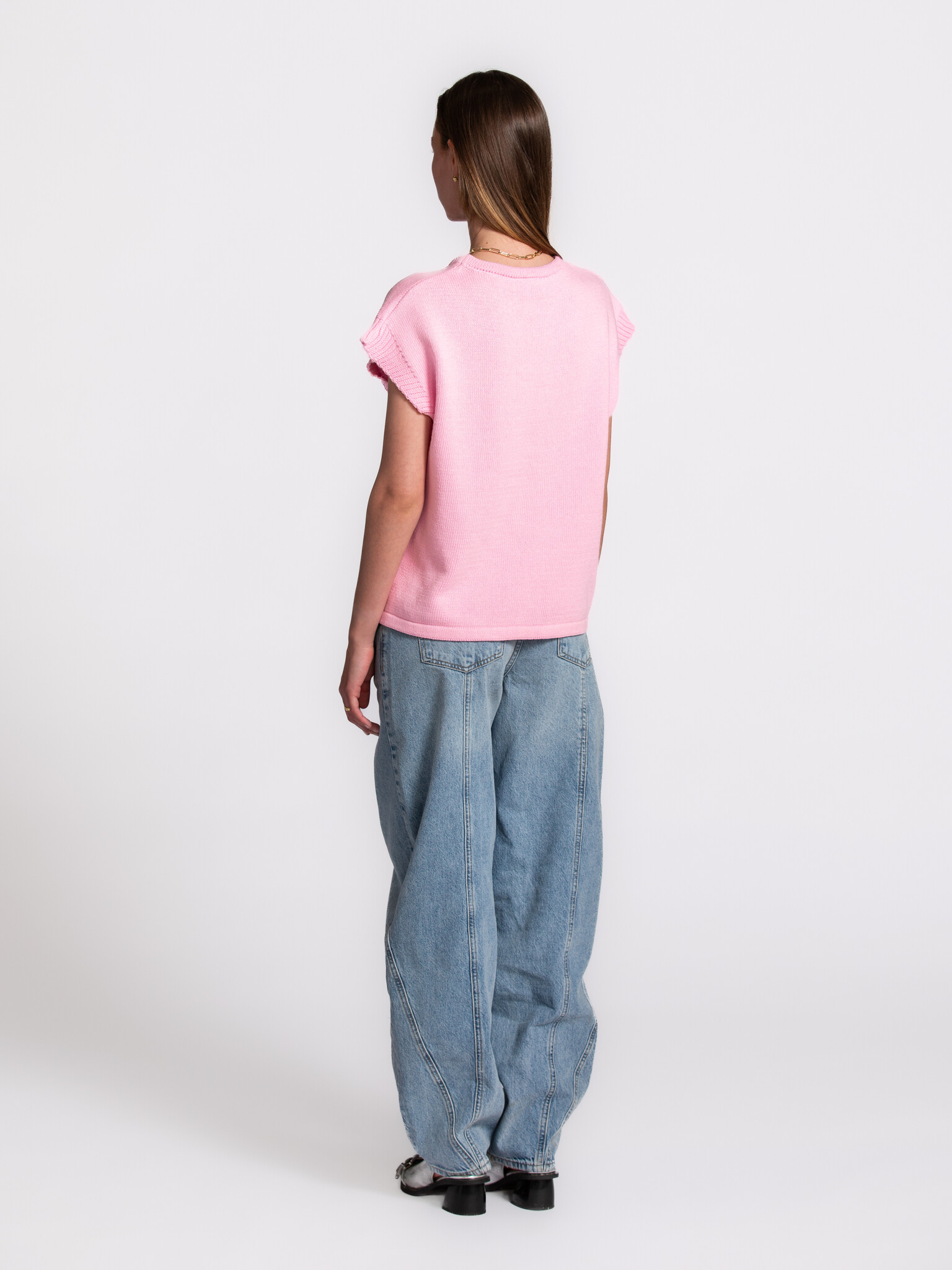 Le Marais pull sans manches Mellie 5. Ce pull sans manches associe une sensation de légèreté à une teinte rose fraîche qu...