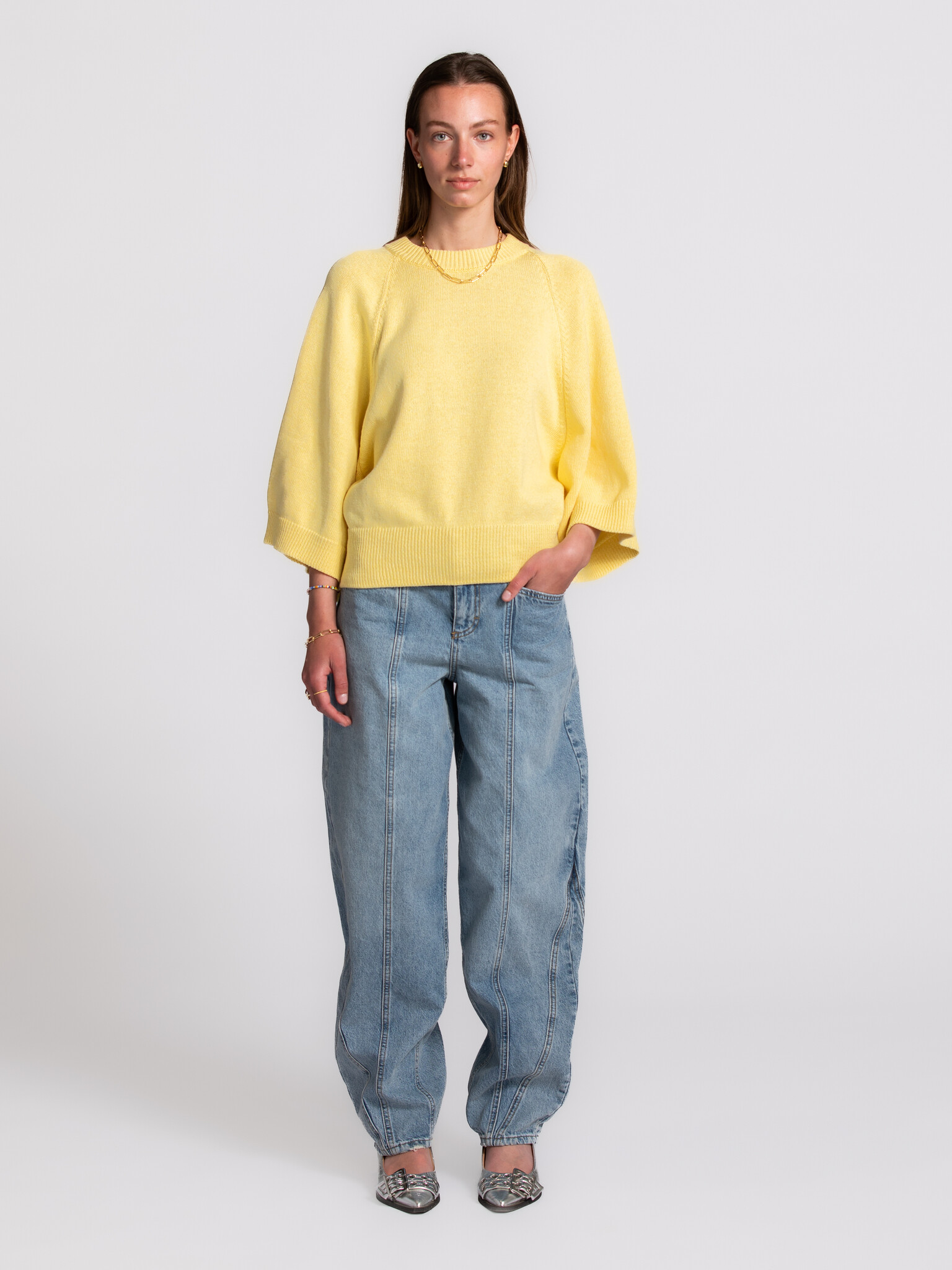 Le Marais pull raglan Kyle 3. Un rayon de soleil en version maille. Les manches raglan apportent une forme subtile et une...