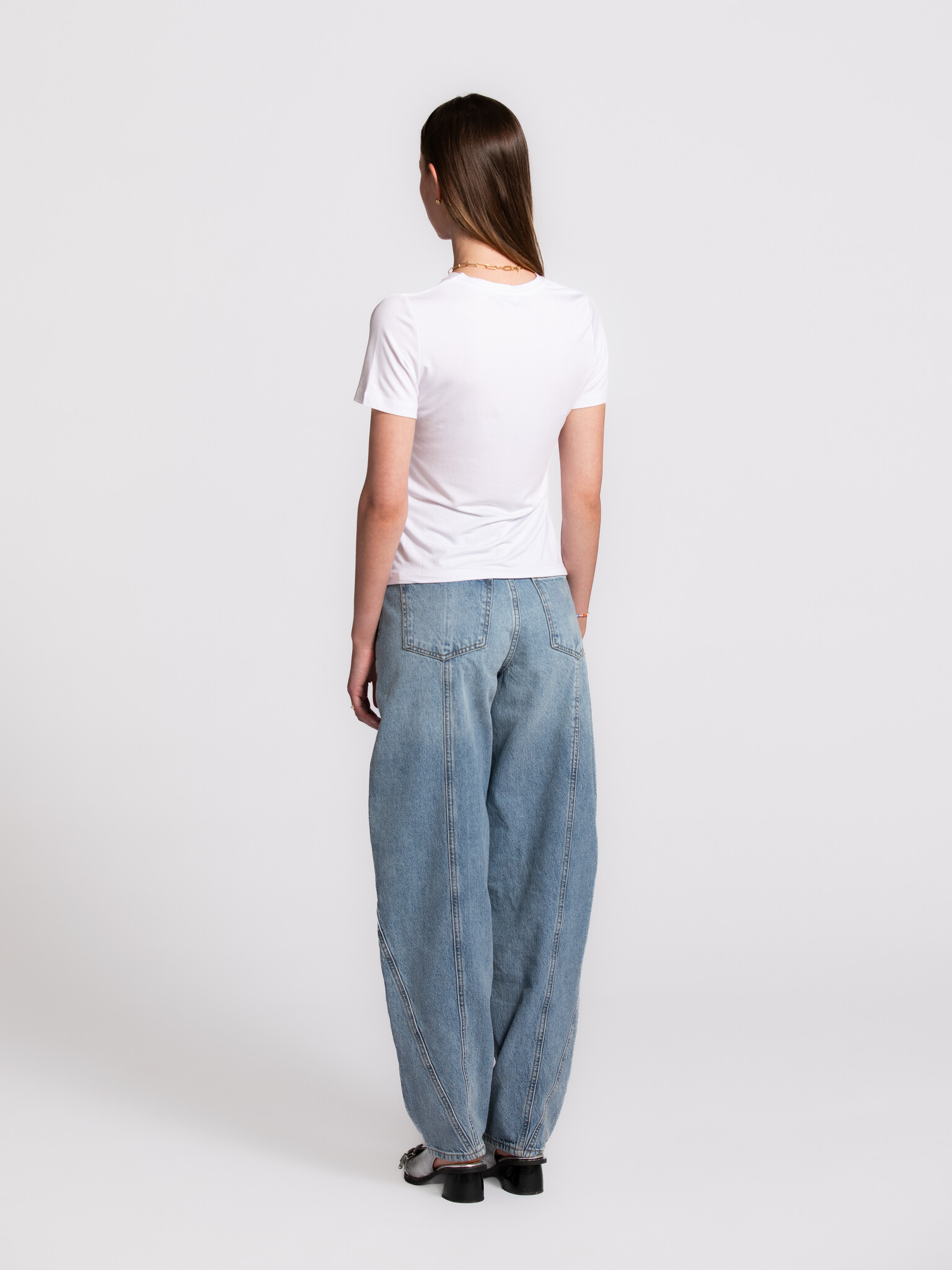MBYM T-shirt coupe ajustée Julie 5. Votre indispensable au quotidien. Ce basique est une pièce qui fonctionne toujours : ...