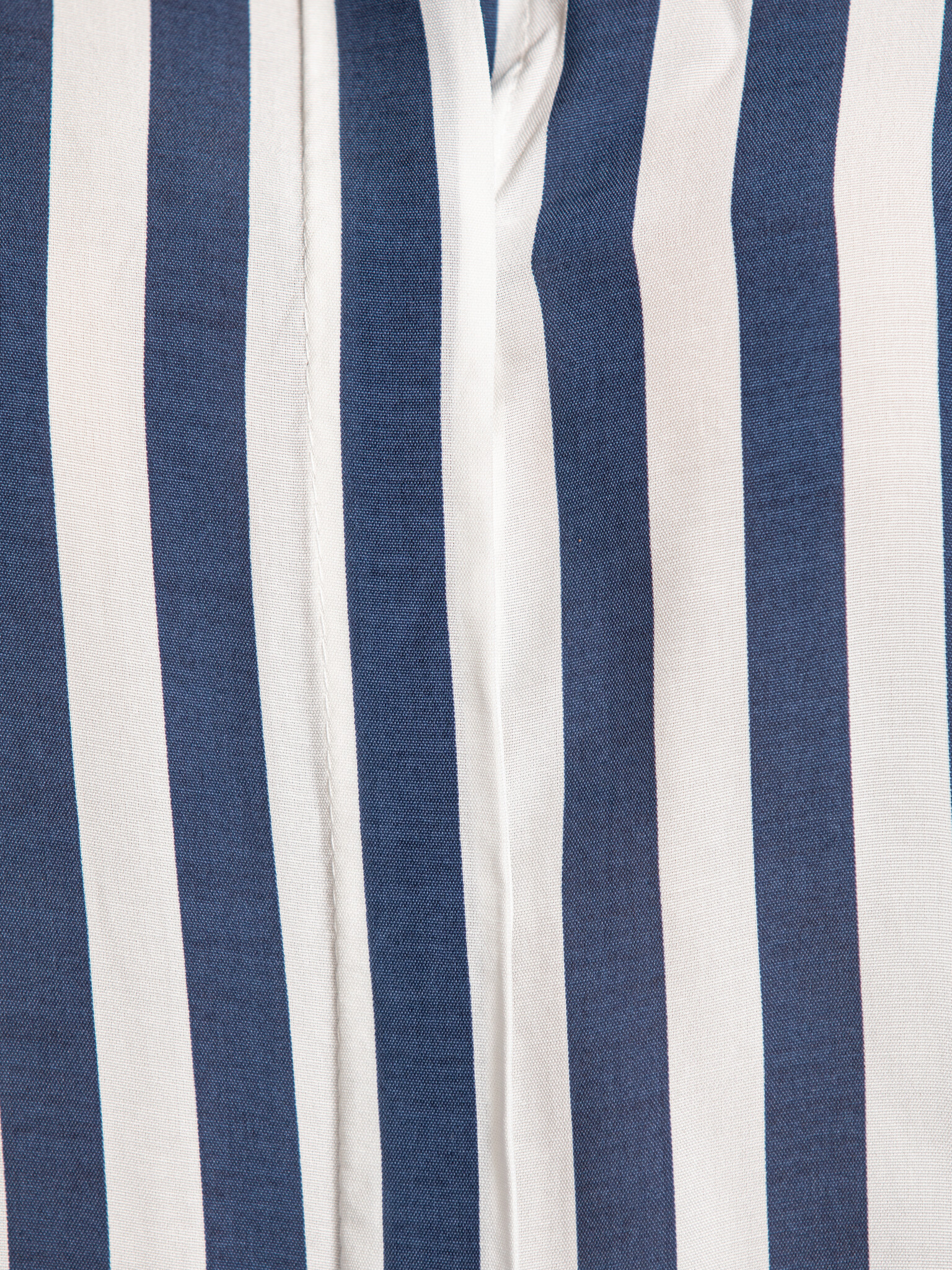 Le Marais robe à rayures Daniel 6. Des rayures qui font sensation. Cette robe associe un motif classique à des manches bo...