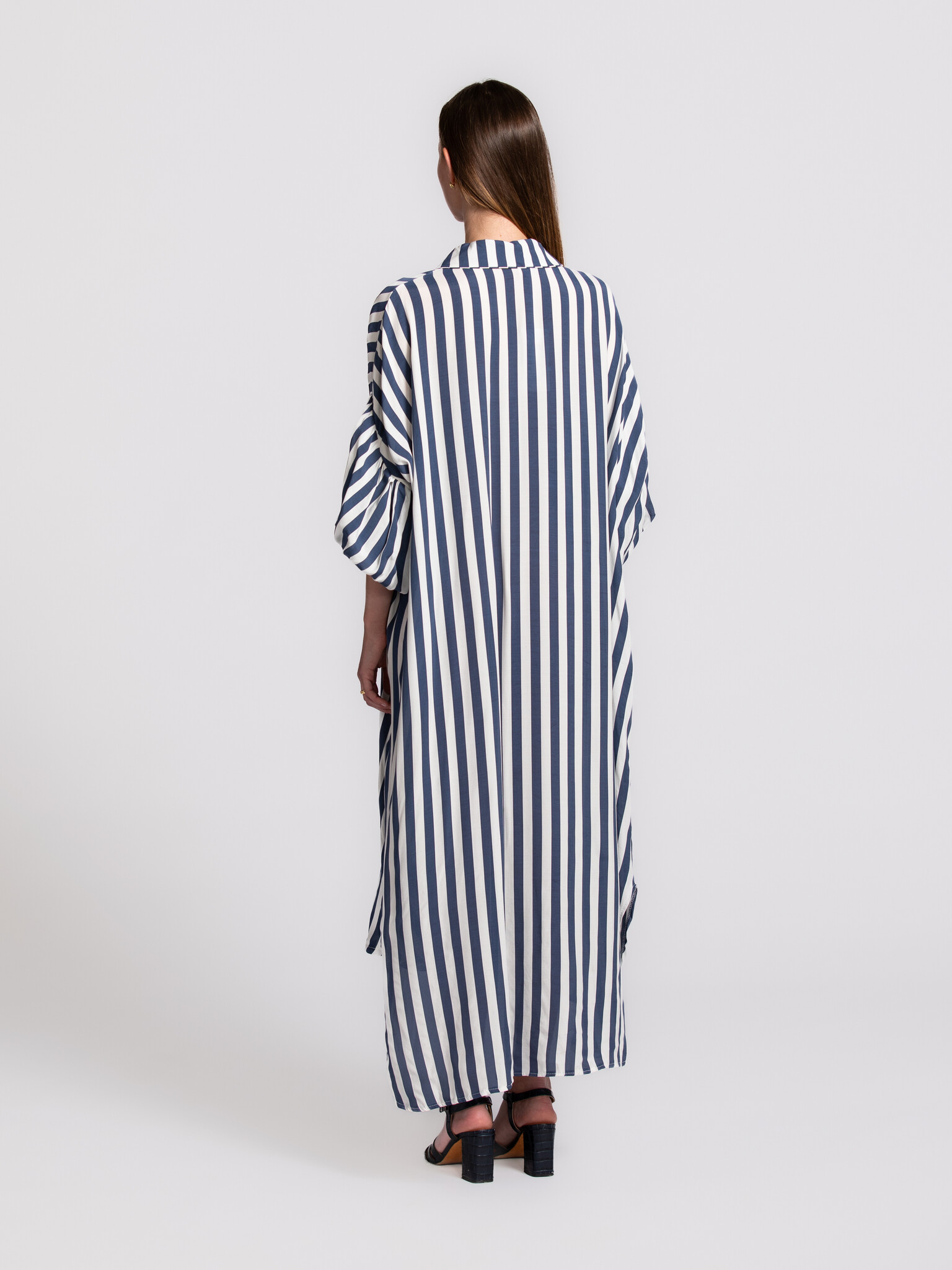 Le Marais robe à rayures Daniel 5. Des rayures qui font sensation. Cette robe associe un motif classique à des manches bo...