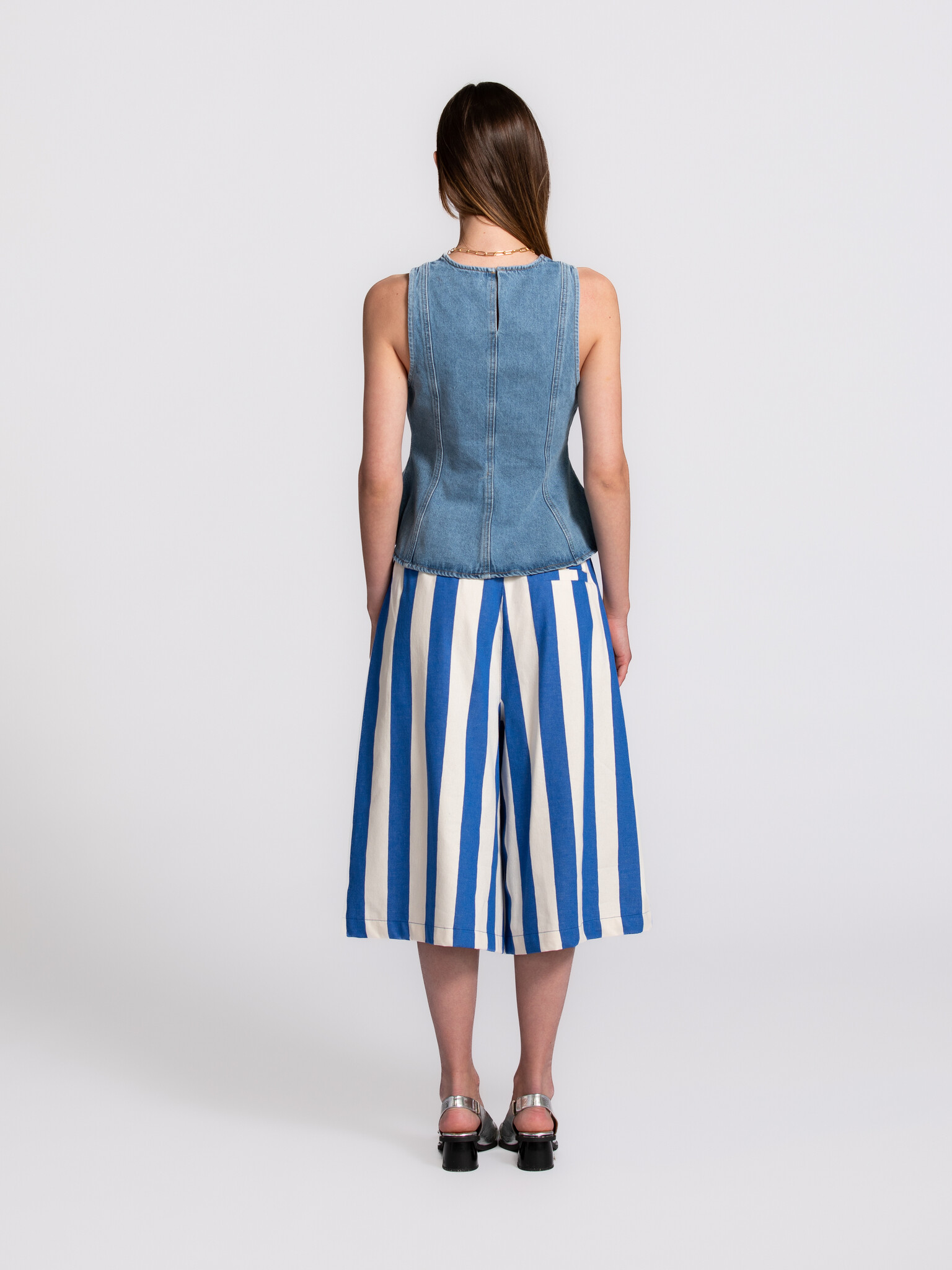 Le Marais striped bermuda Lynn 5. The fresh blue stripes give these bermuda shorts a relaxed feel, while the wide fit add...
