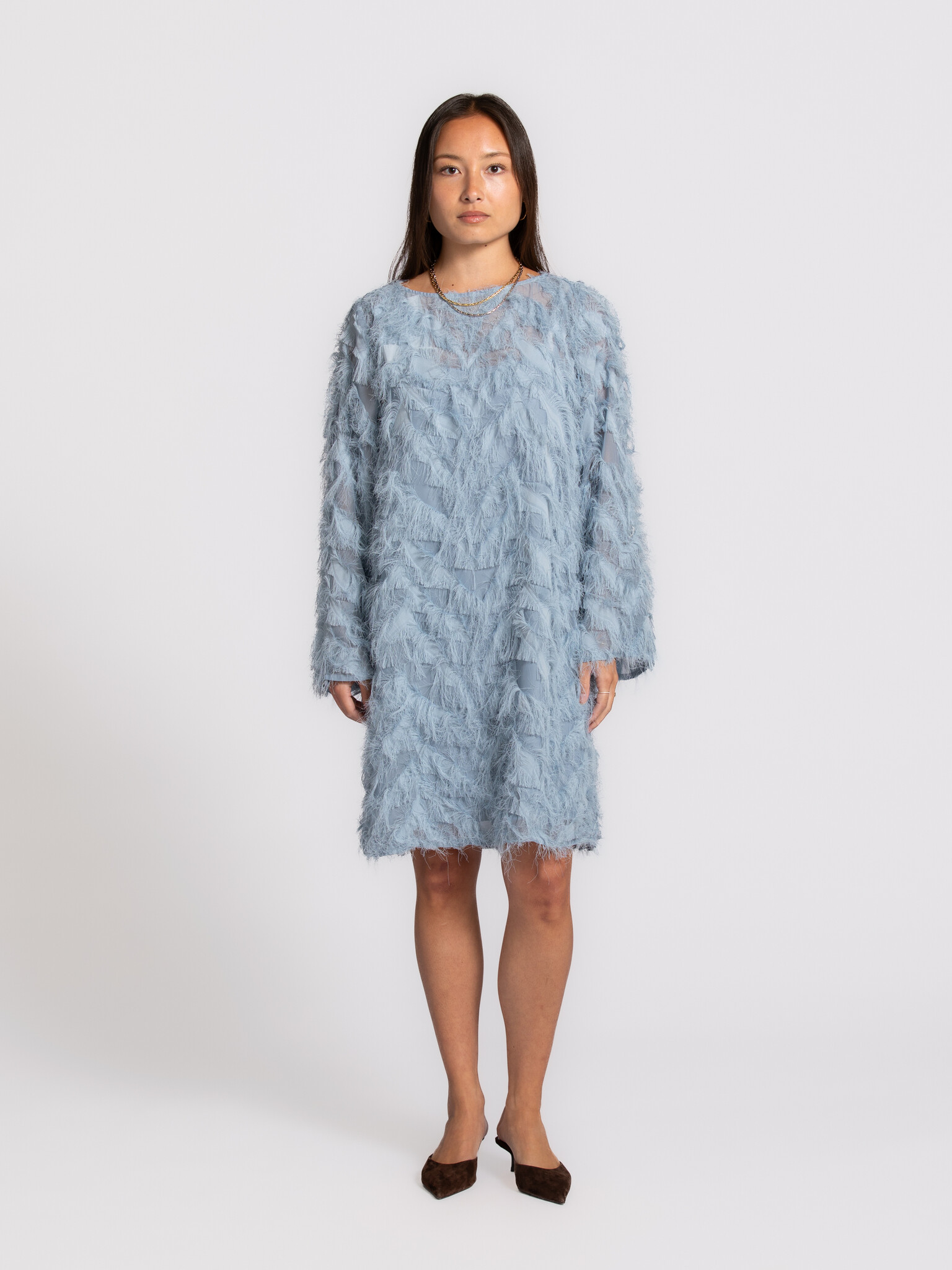 Selected robe MyLine 1. Les franges apportent mouvement et dimension à cette mini-robe. Sa texture légère et sa couleur d...